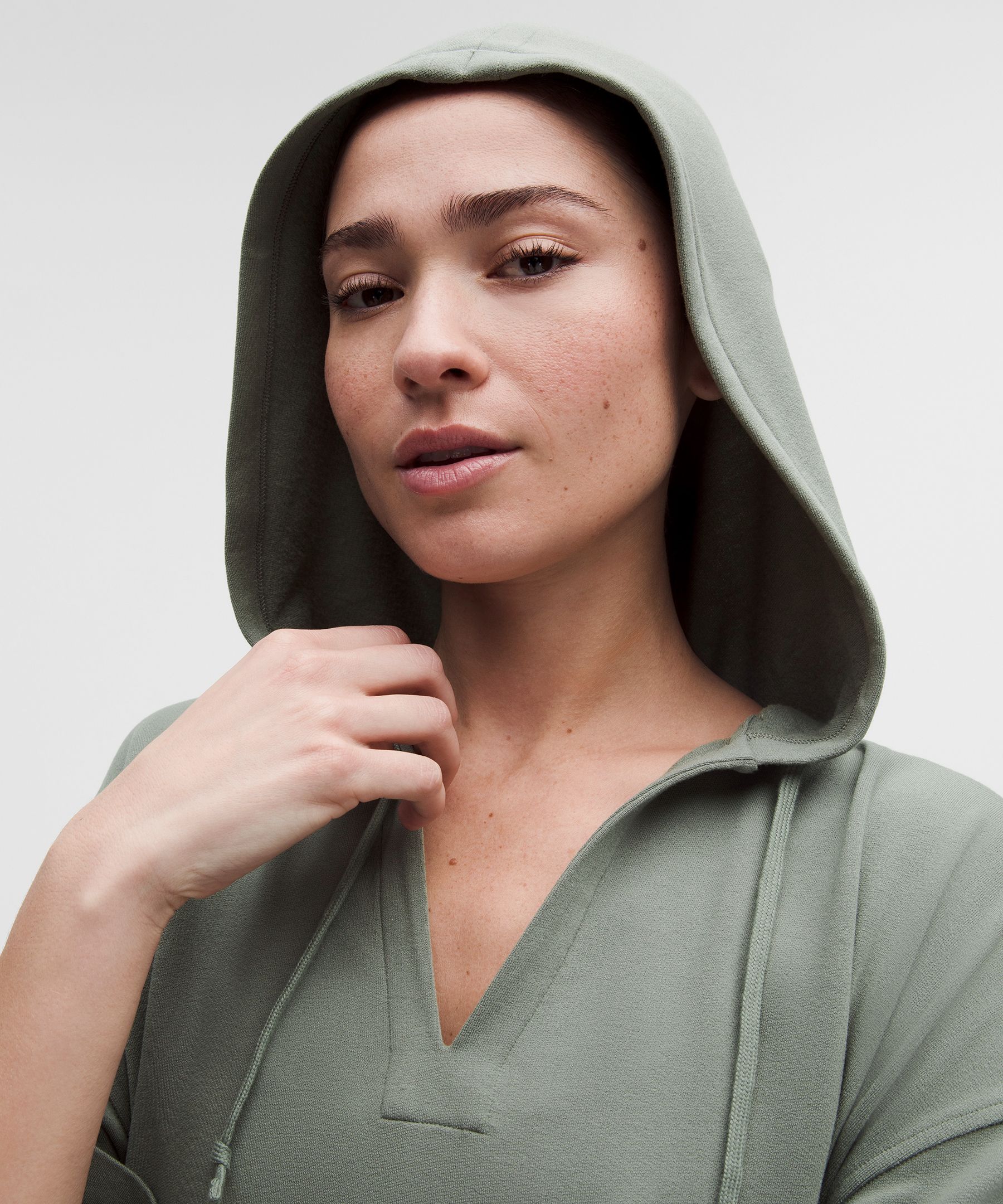 Sweat &agrave; capuche BeCalm &agrave; col en V *Nouveau tissu