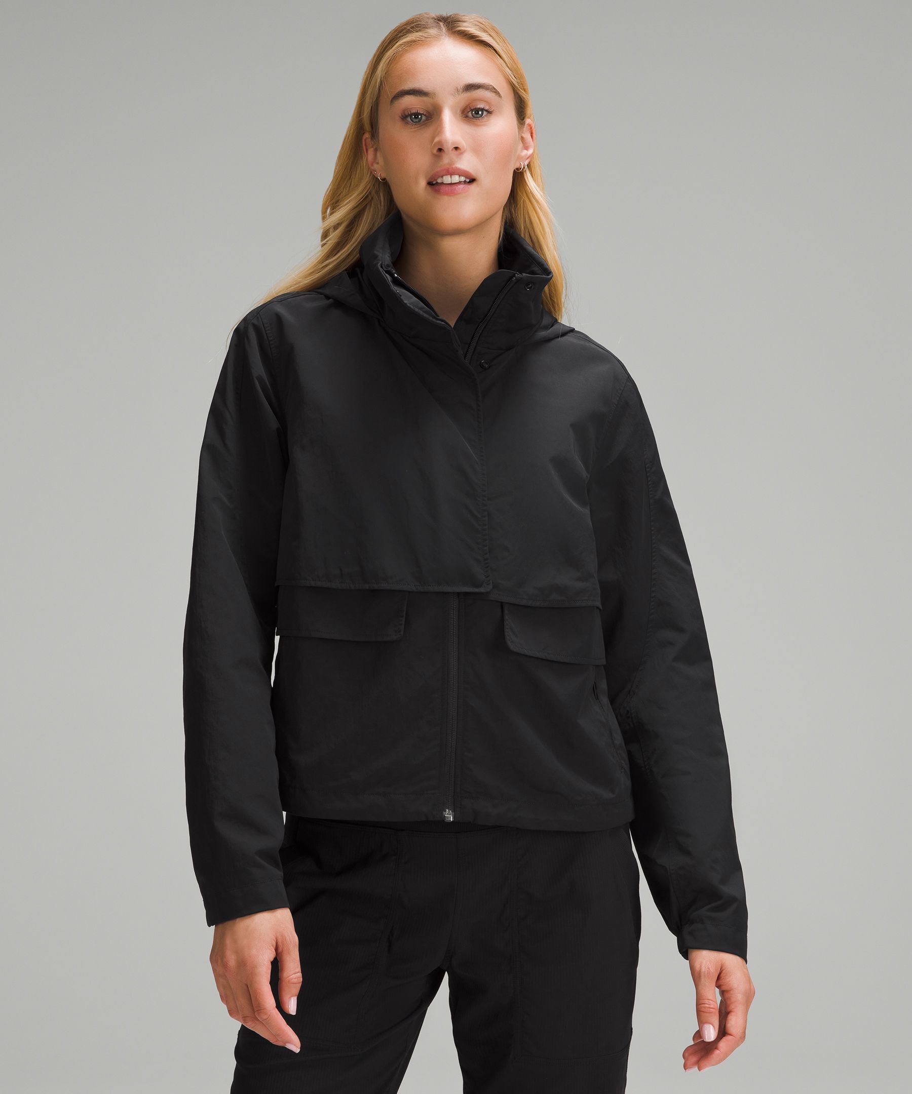 Women's cropped windbreaker