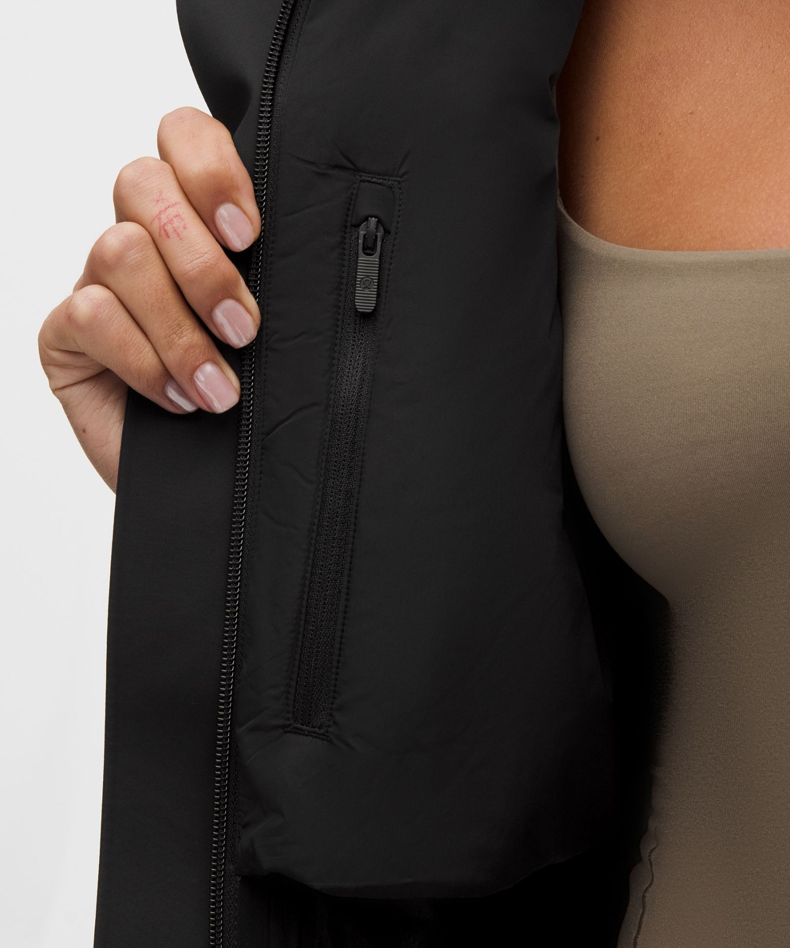 Женская утеплённая куртка Lululemon Rain Rebel — фото 5