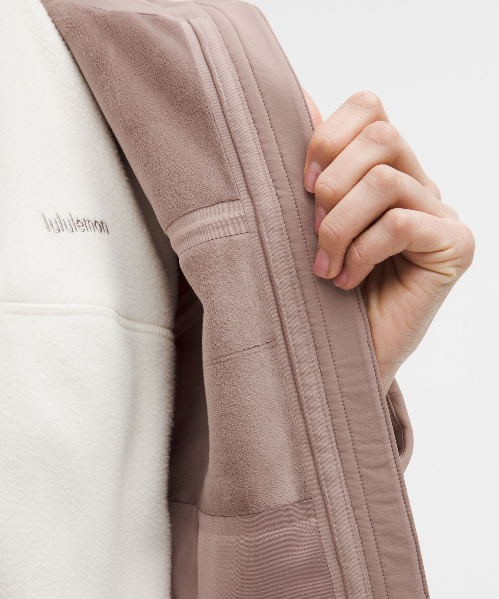 Женская куртка Lululemon Cross Chill City-to-Trail — фото 10