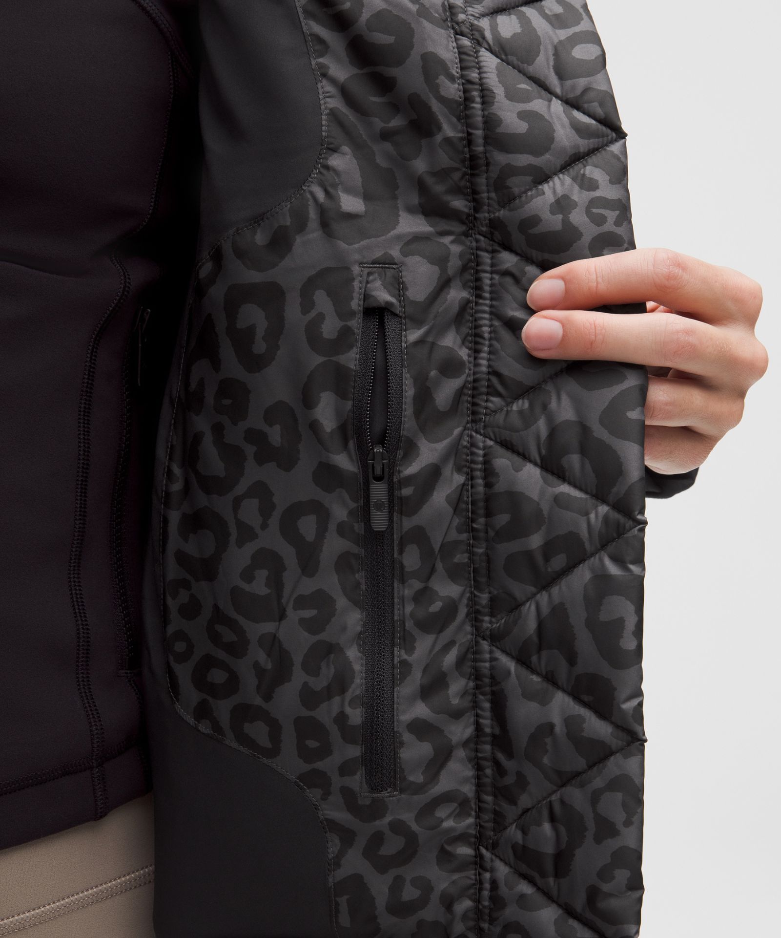 Женский пуховый жилет Lululemon Wunder Puff 600-Down-Fill Cropped — фото 8