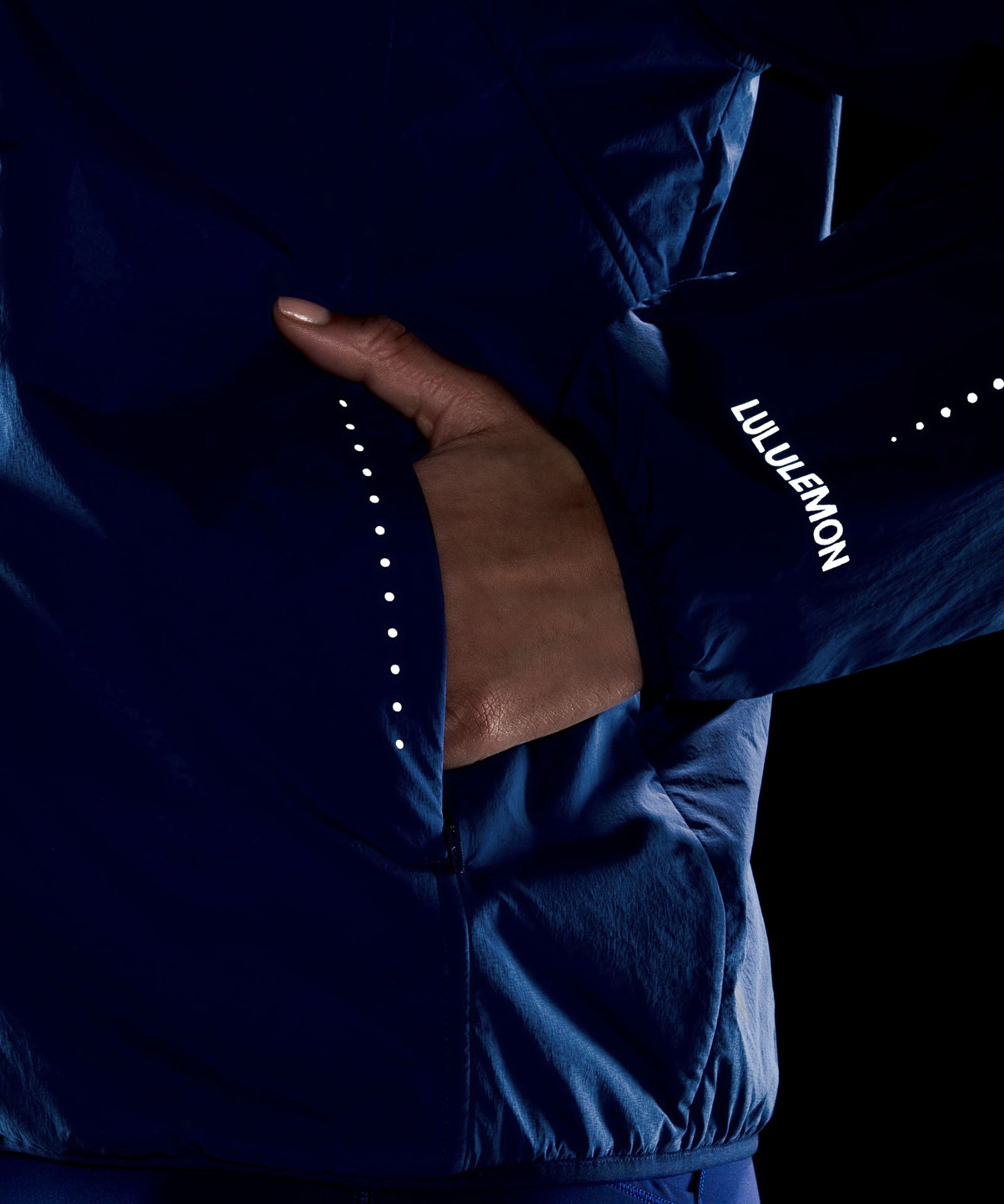 Женская беговая куртка Lululemon Insulated с утеплением — фото 8