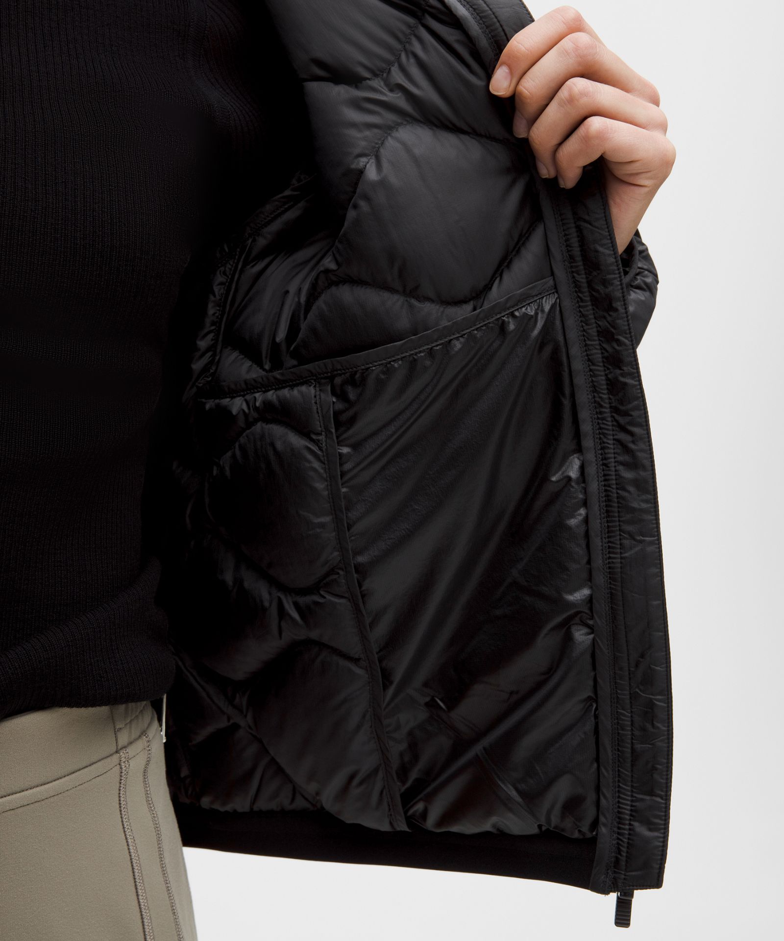 Женская стёганая пуховая куртка Lululemon Featherweight — фото 7