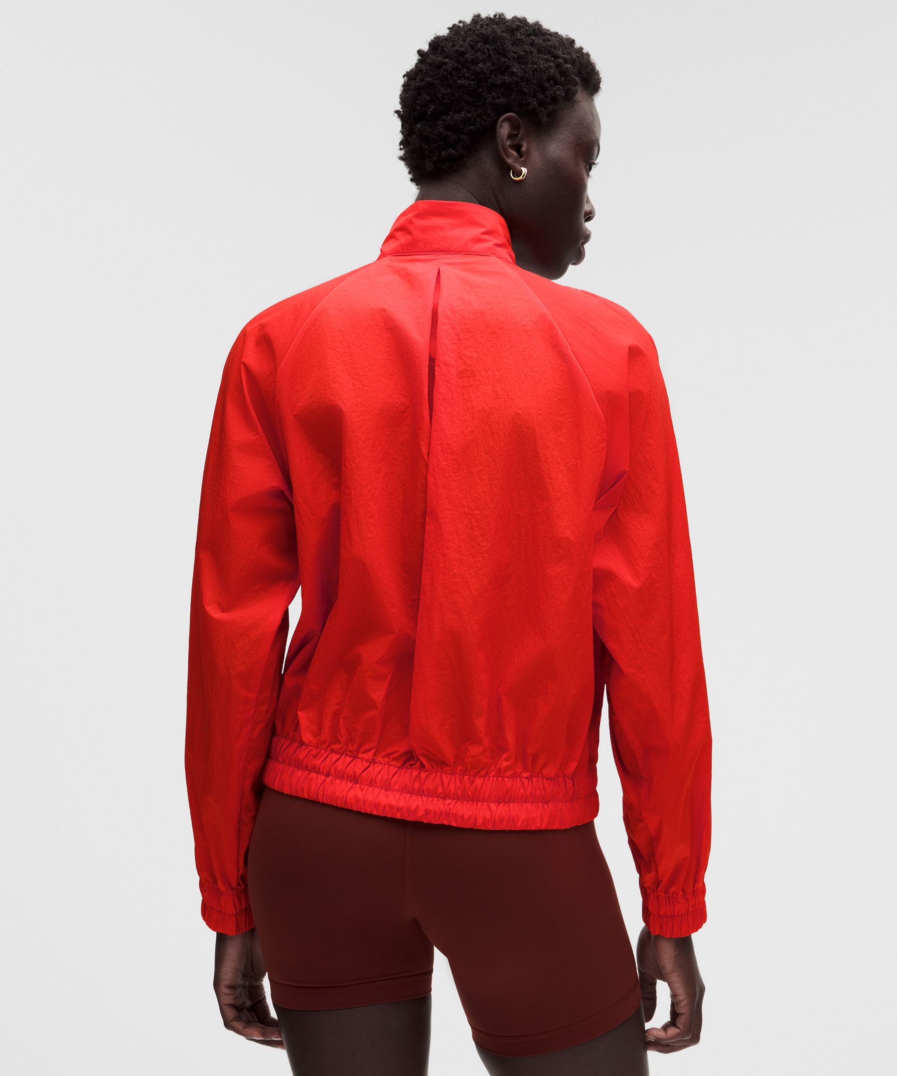 Veste de surv&ecirc;tement l&eacute;g&egrave;re &agrave; plis
