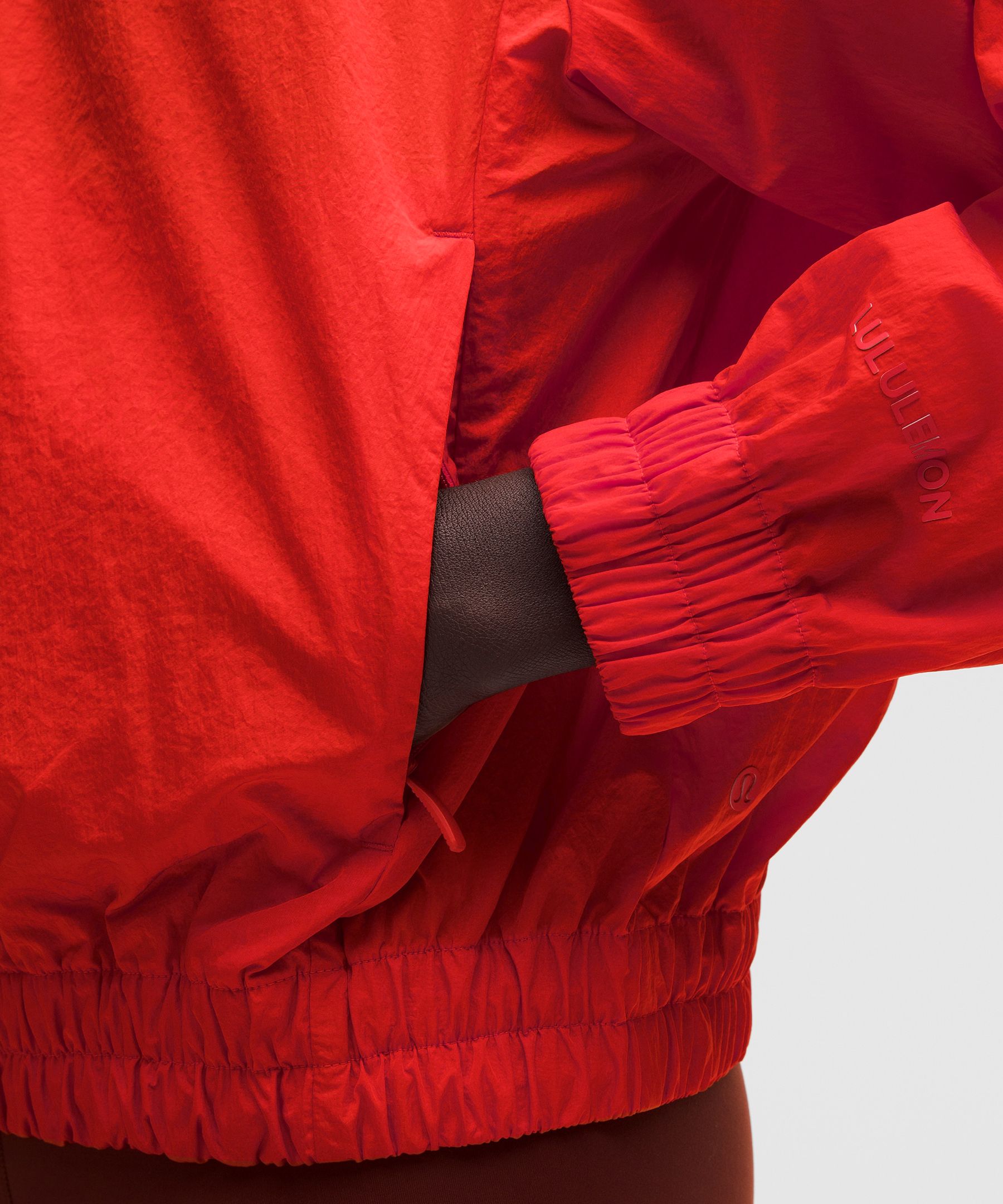 Veste de surv&ecirc;tement l&eacute;g&egrave;re &agrave; plis