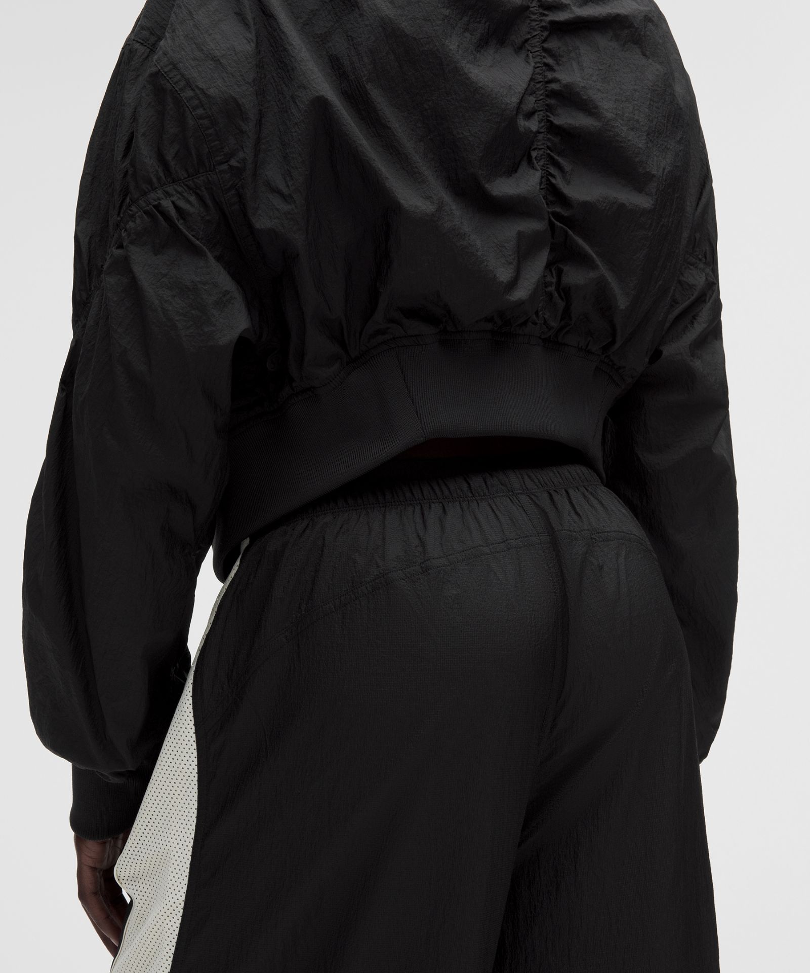 Женский укороченный бомбер Lululemon Curved-Hem — фото 6