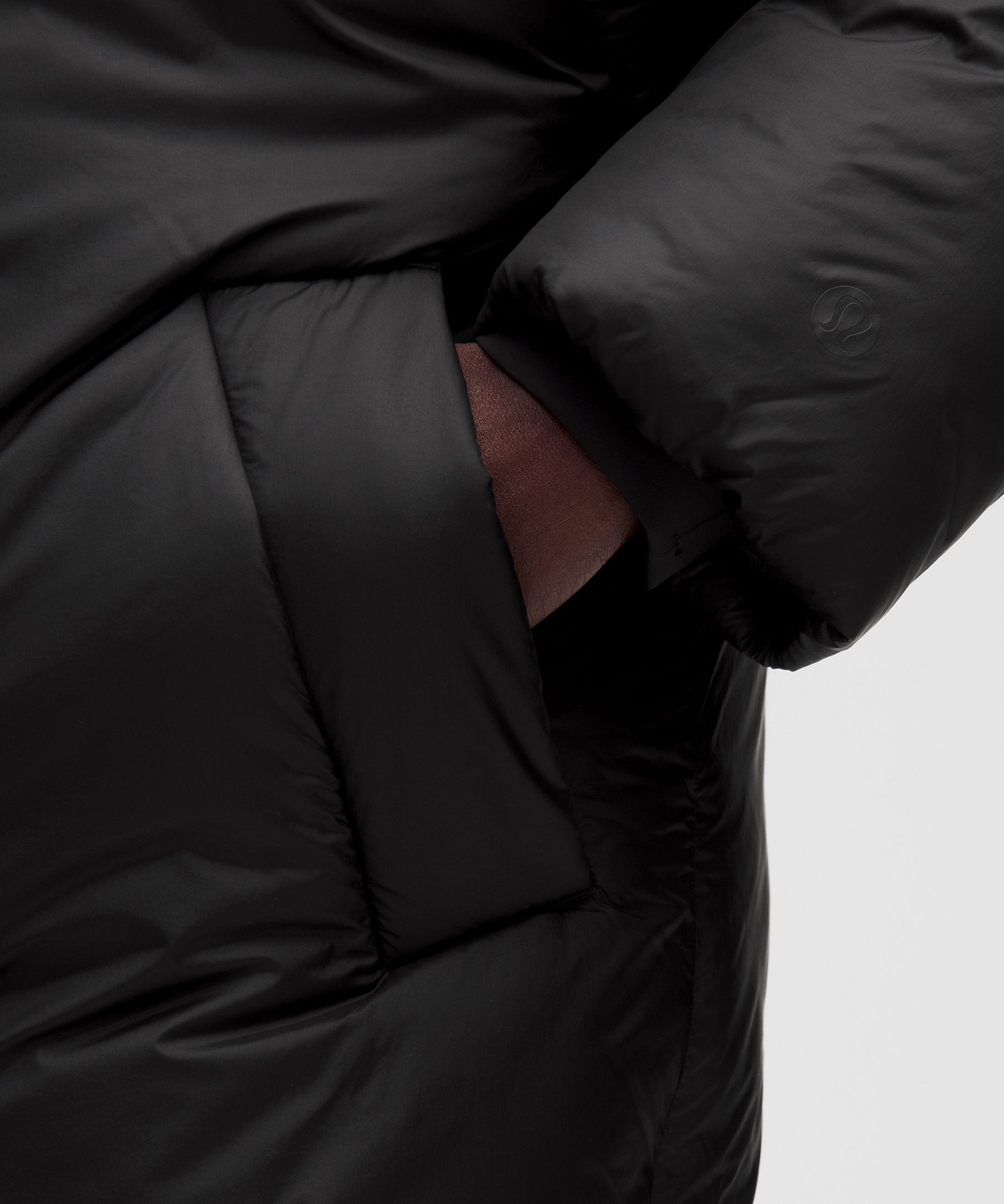 Abrigo con cuello alto y aislamiento