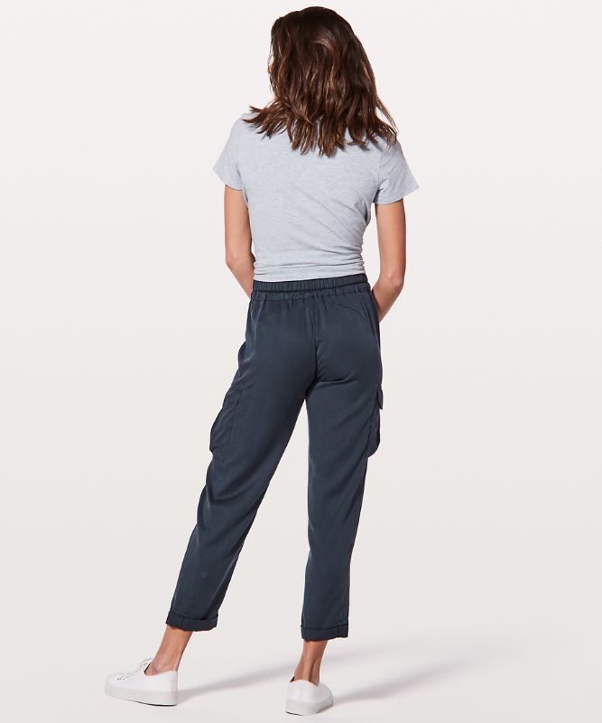 BNWT)Lululemon Move Lightly Mid Rise Pant 25 size 2, Women's Fashion,  Bottoms, Other Bottoms on Carousell