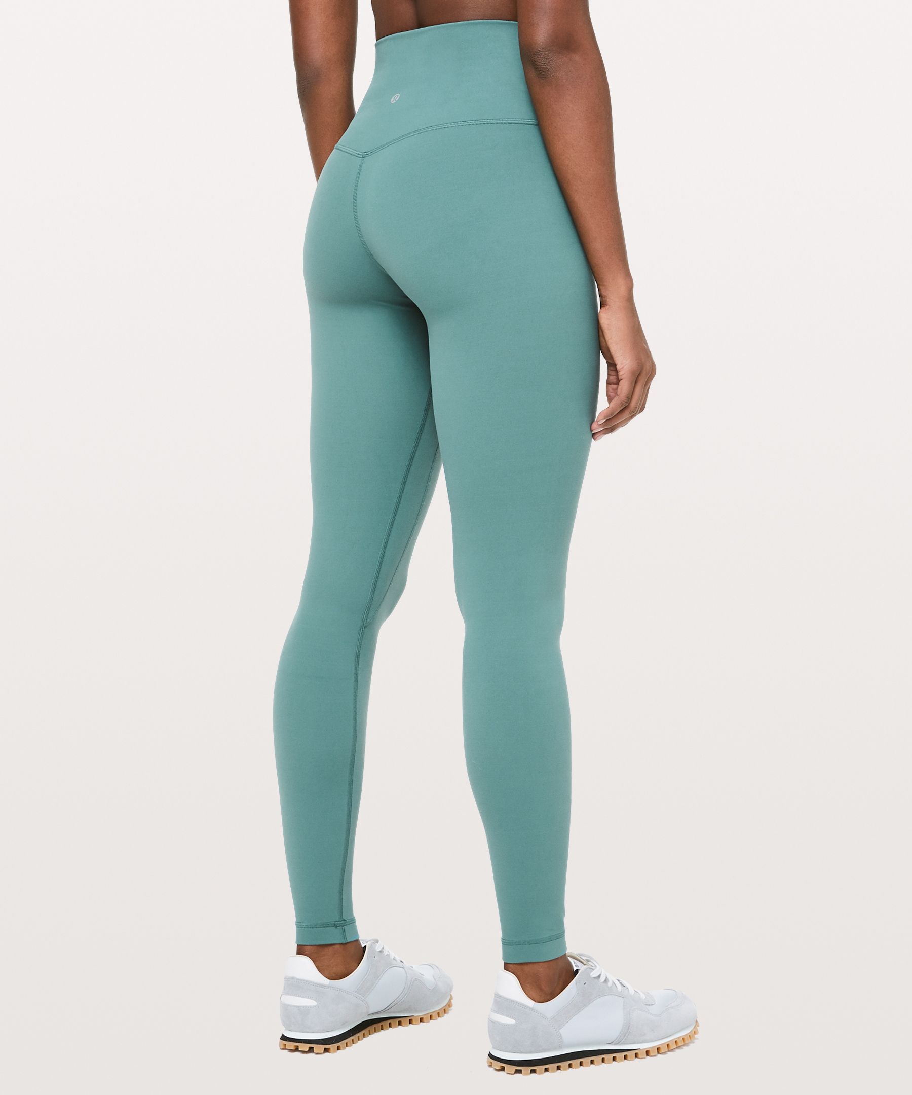 LW5AYNS_027985_3?$image_carousel-lg$