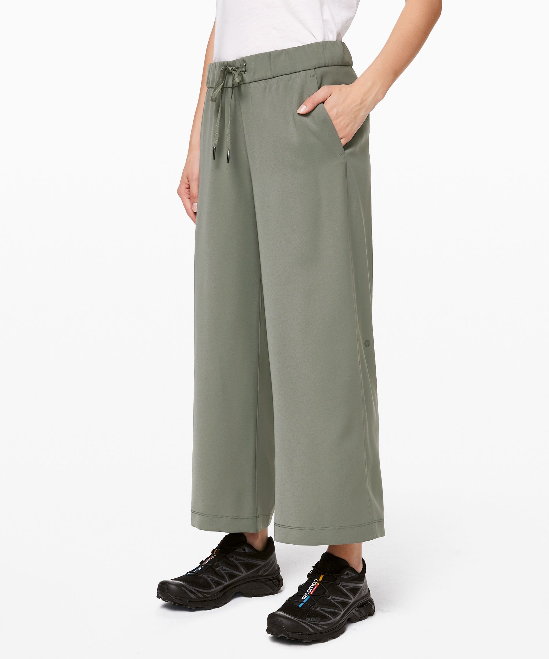 Lululemon On The Fly Wide-leg 7/8 Pant *woven In Green