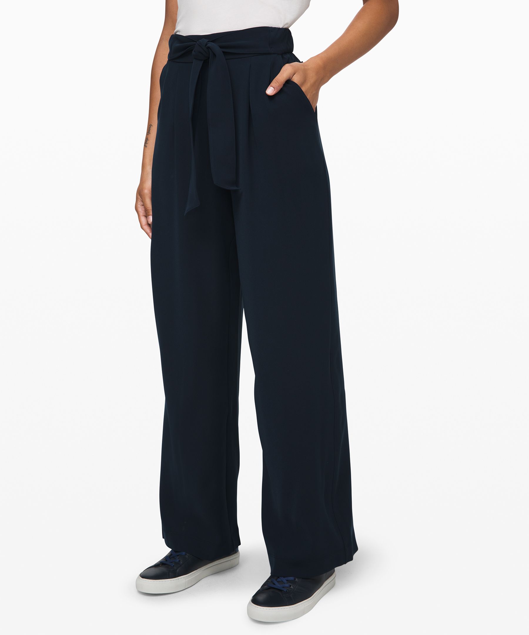 https://images.lululemon.com/is/image/lululemon/LW5BXIS_031382_1?size=800,800