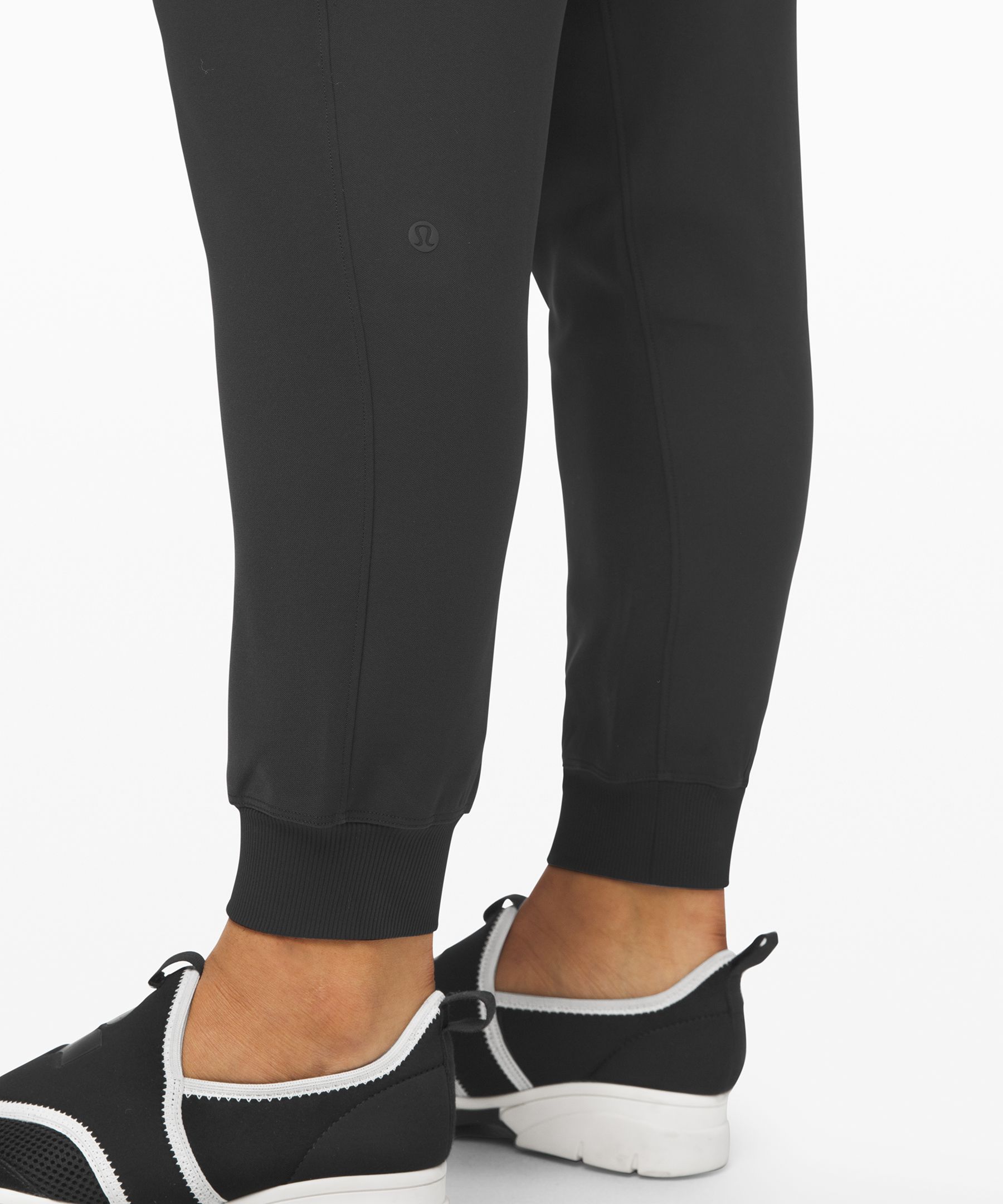 lululemon on the fly jogger 25