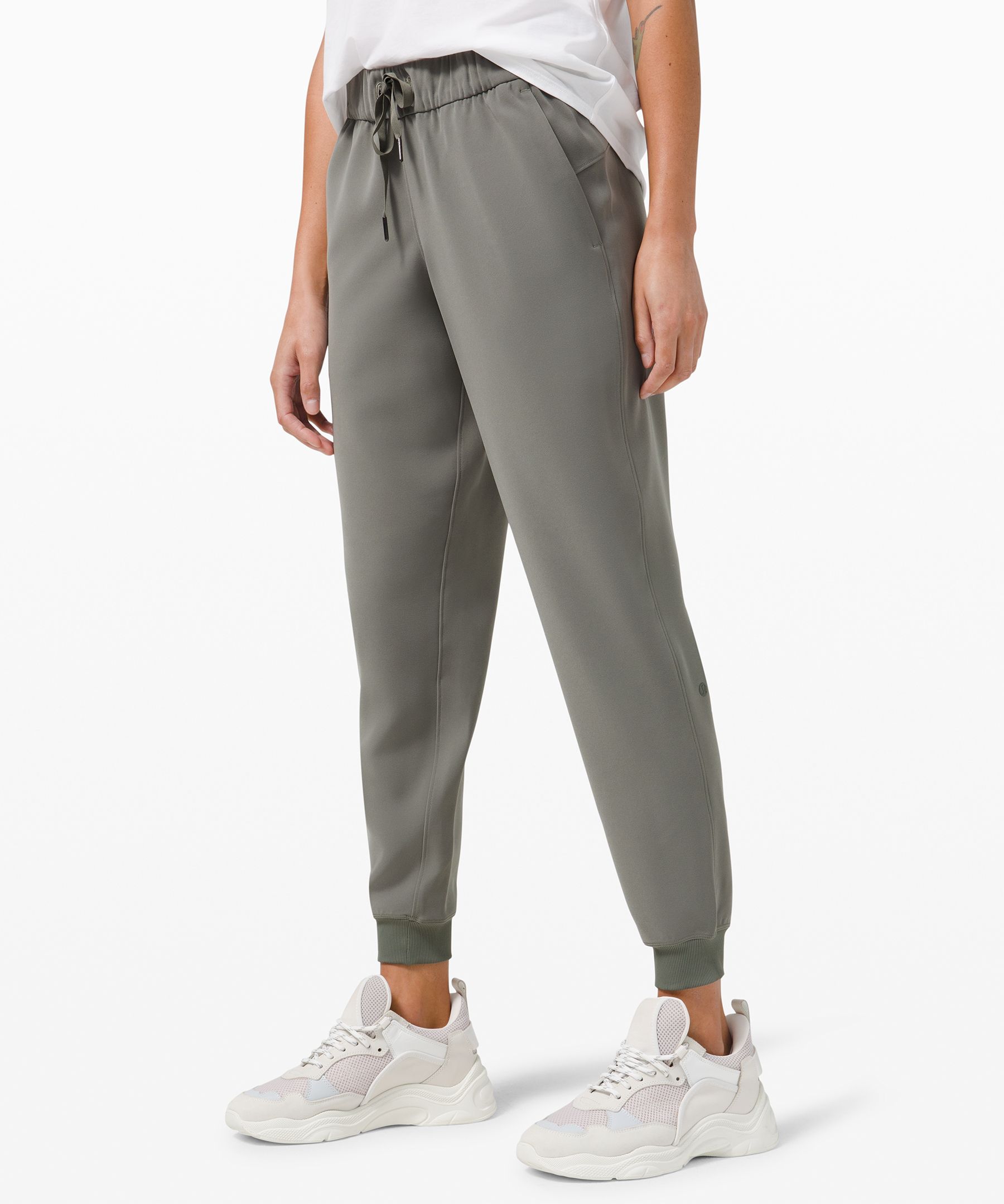On the Fly Jogger *Woven, Carbon Dust