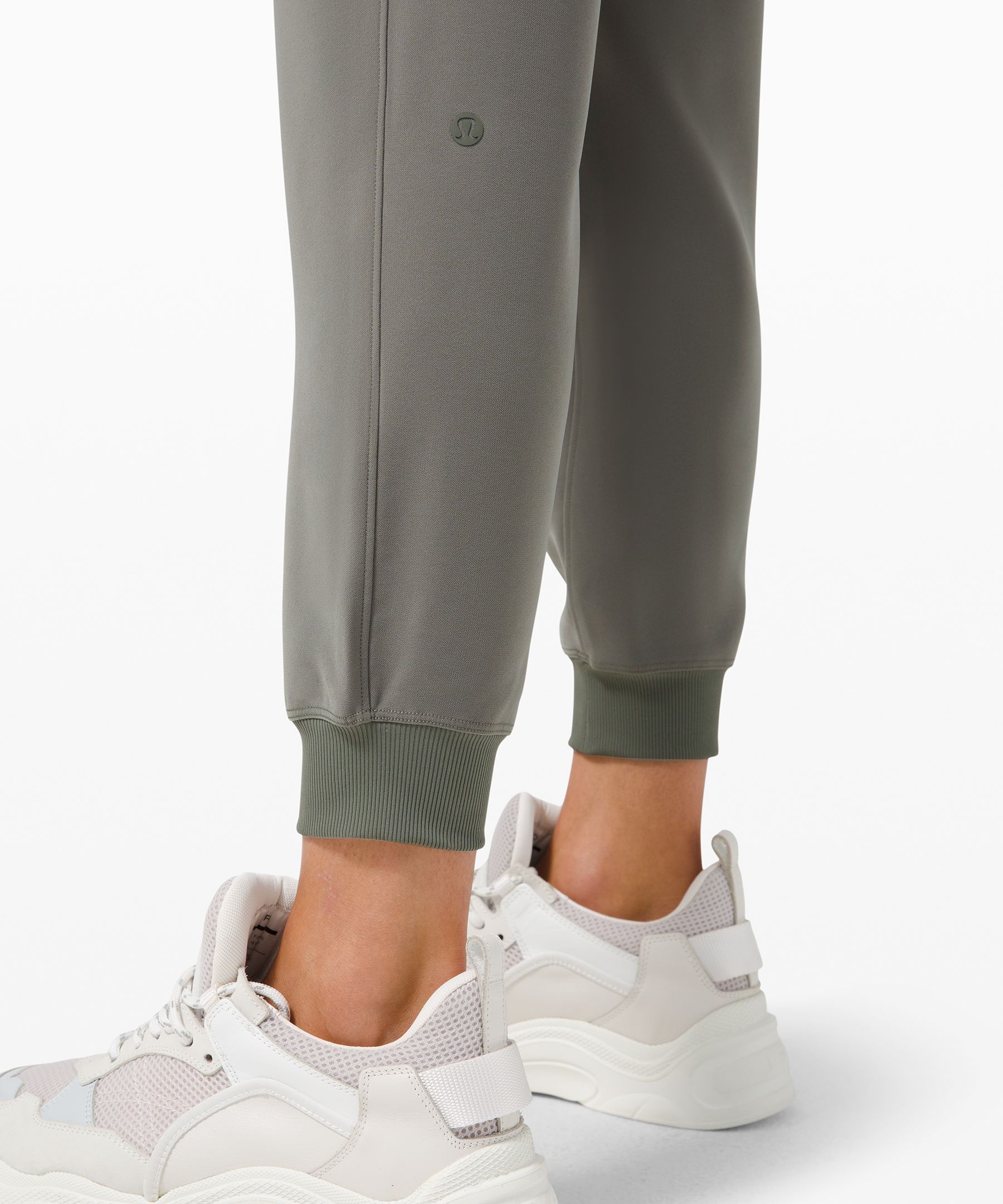 2]Lululemon On The Fly Jogger *Woven-Cassis Size 2, Women's Fashion,  Activewear on Carousell