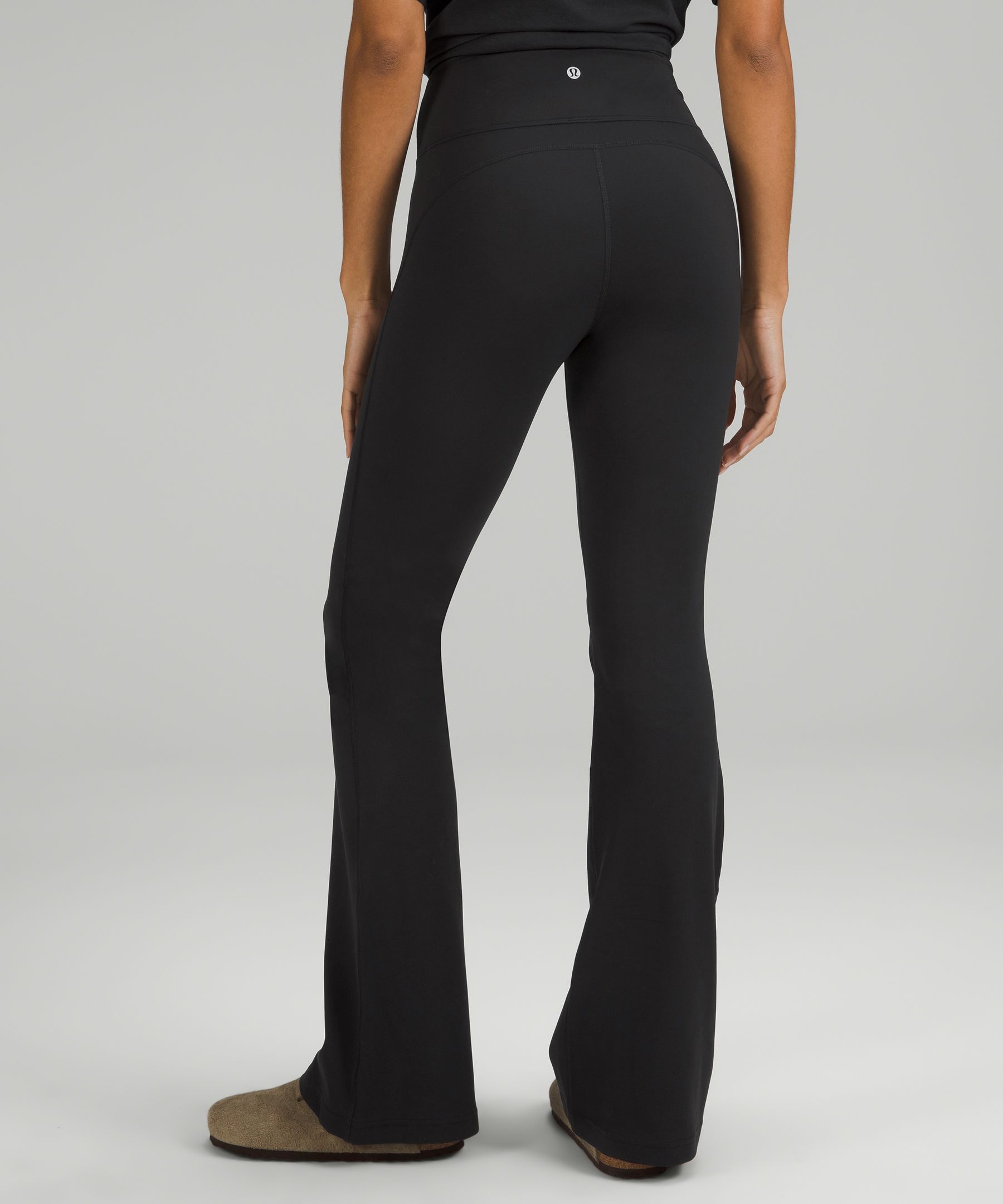 Groove Pant Flare Nulu (6CAD) 🥰 I have the black and this is the navy. BUY  BUY BUY haha sooo comfy. So flattering. Perfect for training and for out  and about. If