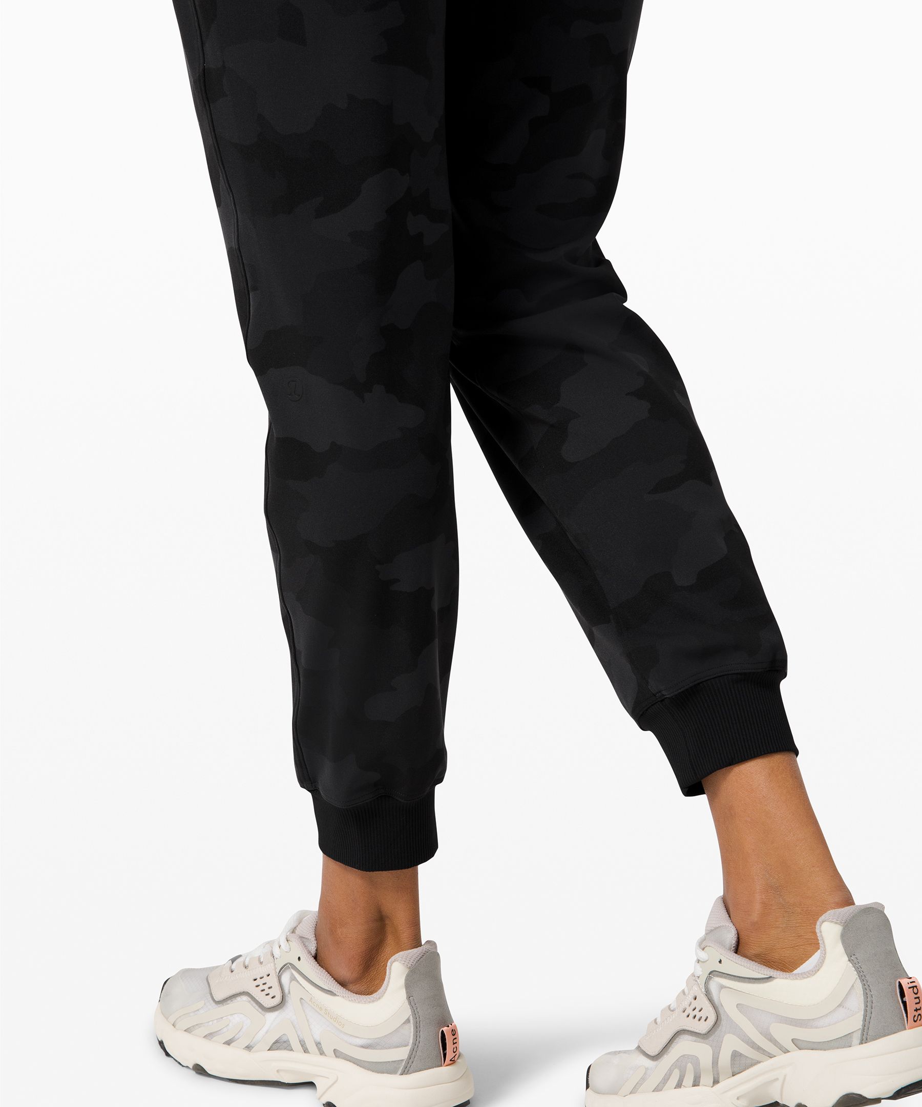 Lululemon on the fly jogger online camo