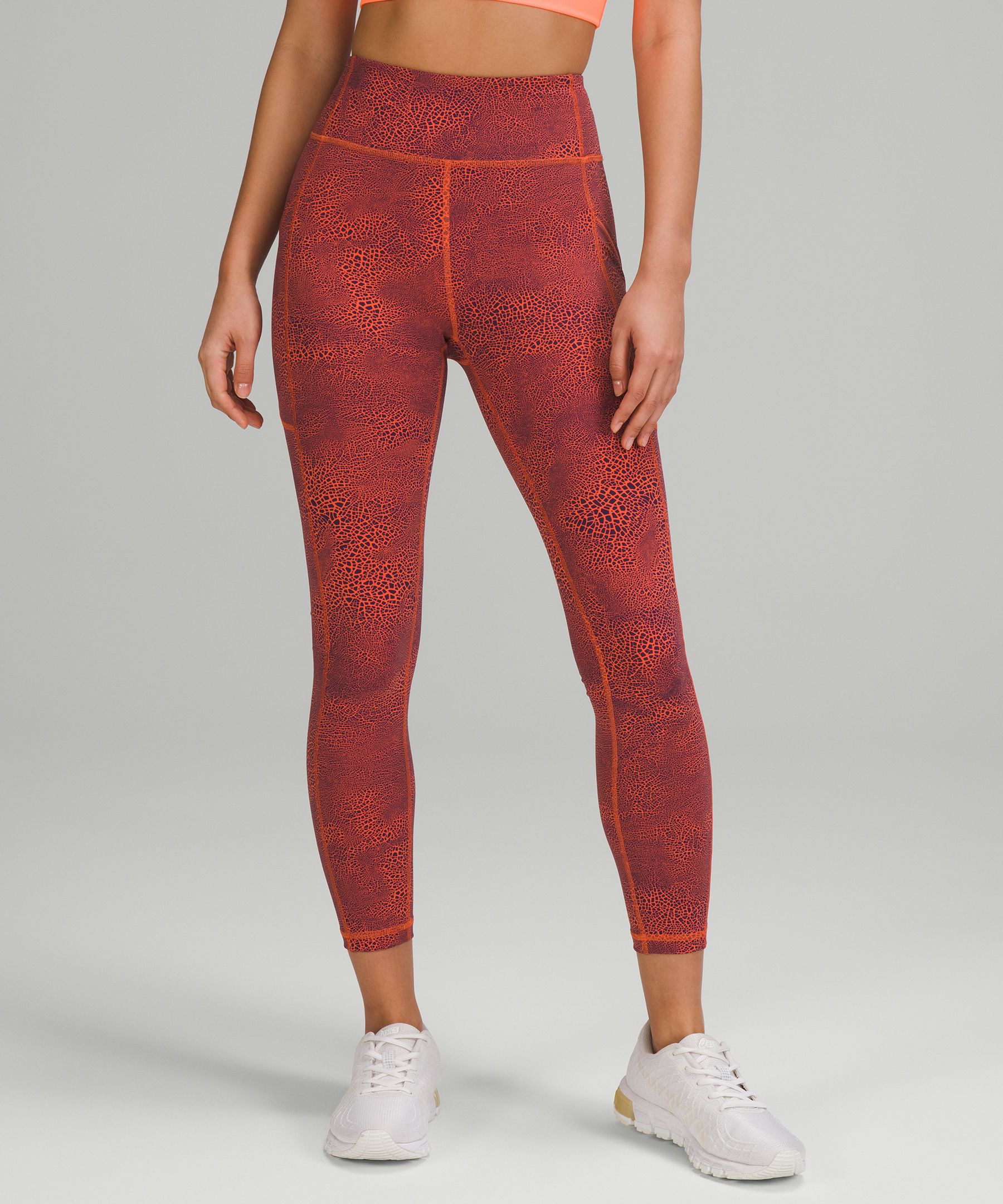 Red lululemon cropped leggings. In amazing