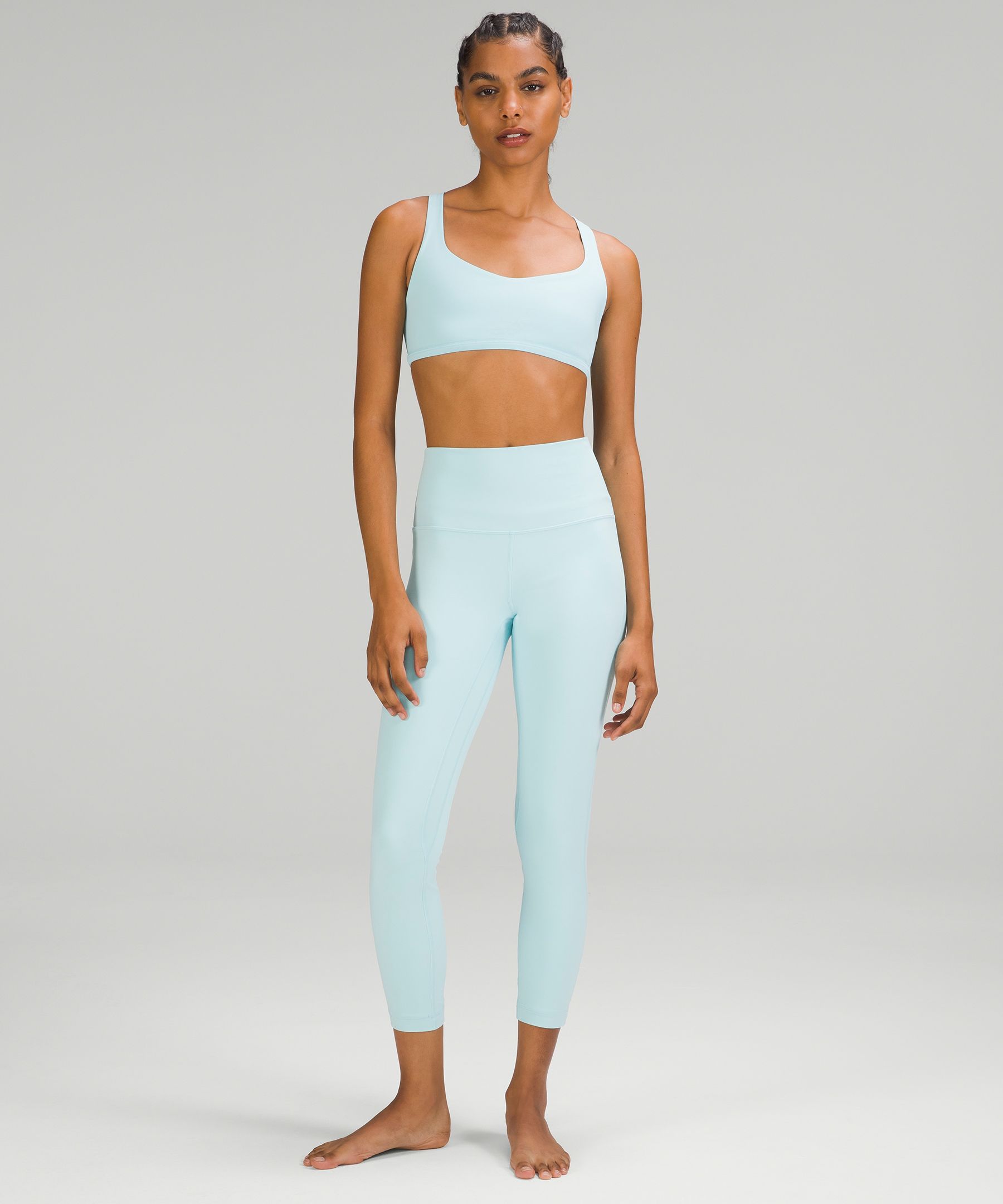 first lulu purchase did not disappoint 😍 high neck energy bra in white and  align II 25 in chambray (both size 6) : r/lululemon
