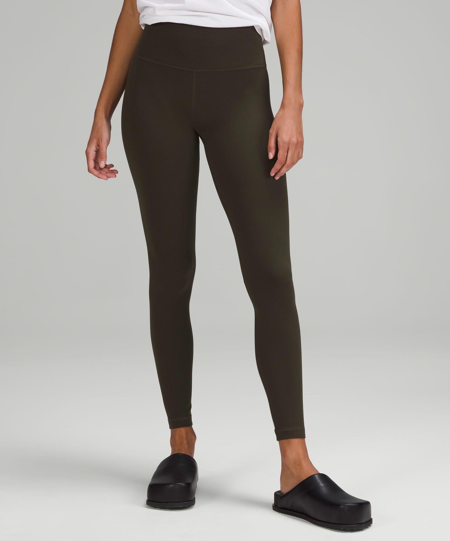 Which Dark Olive color is more accurate? Same legging, just diff