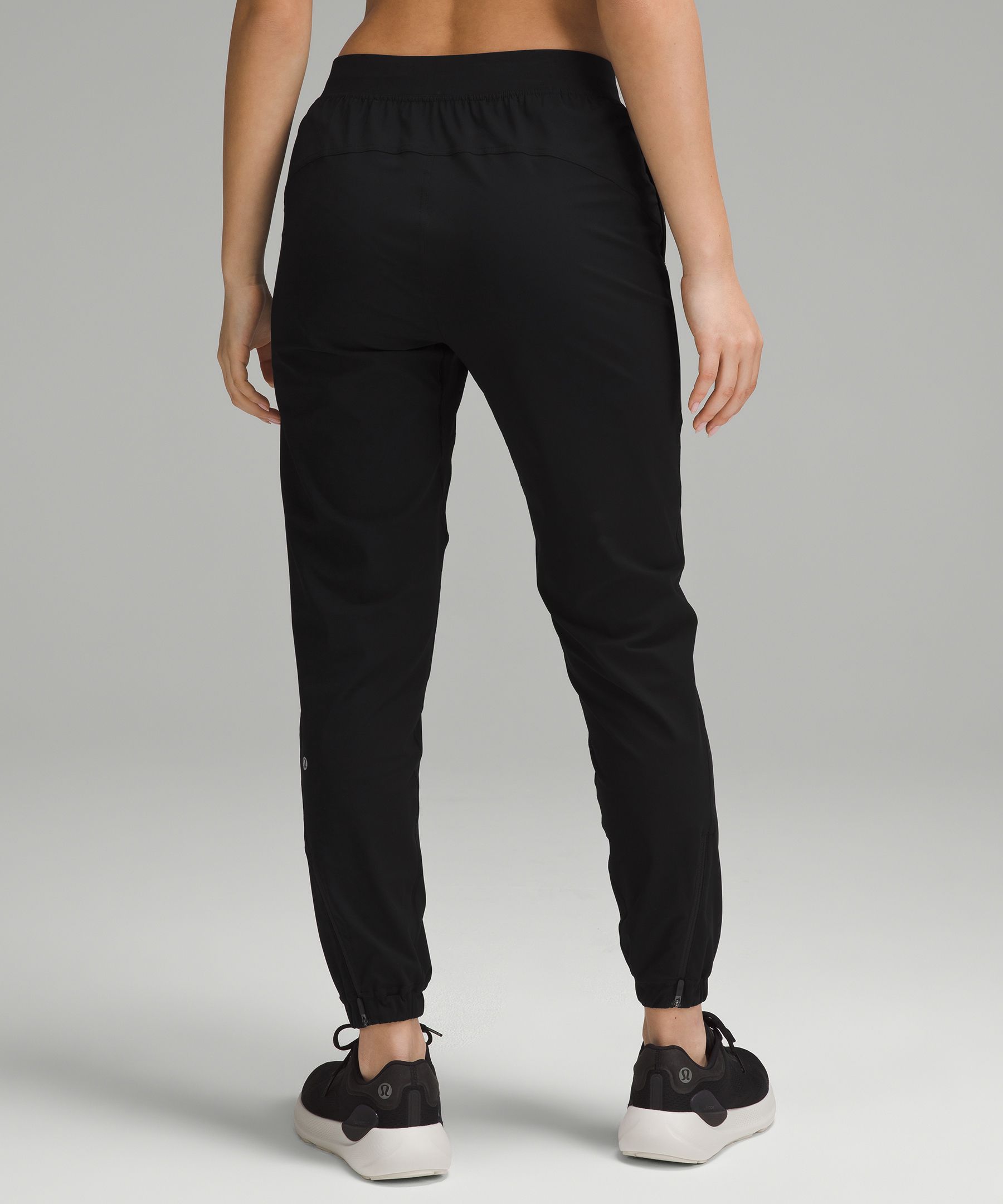 Black best sale lululemon joggers