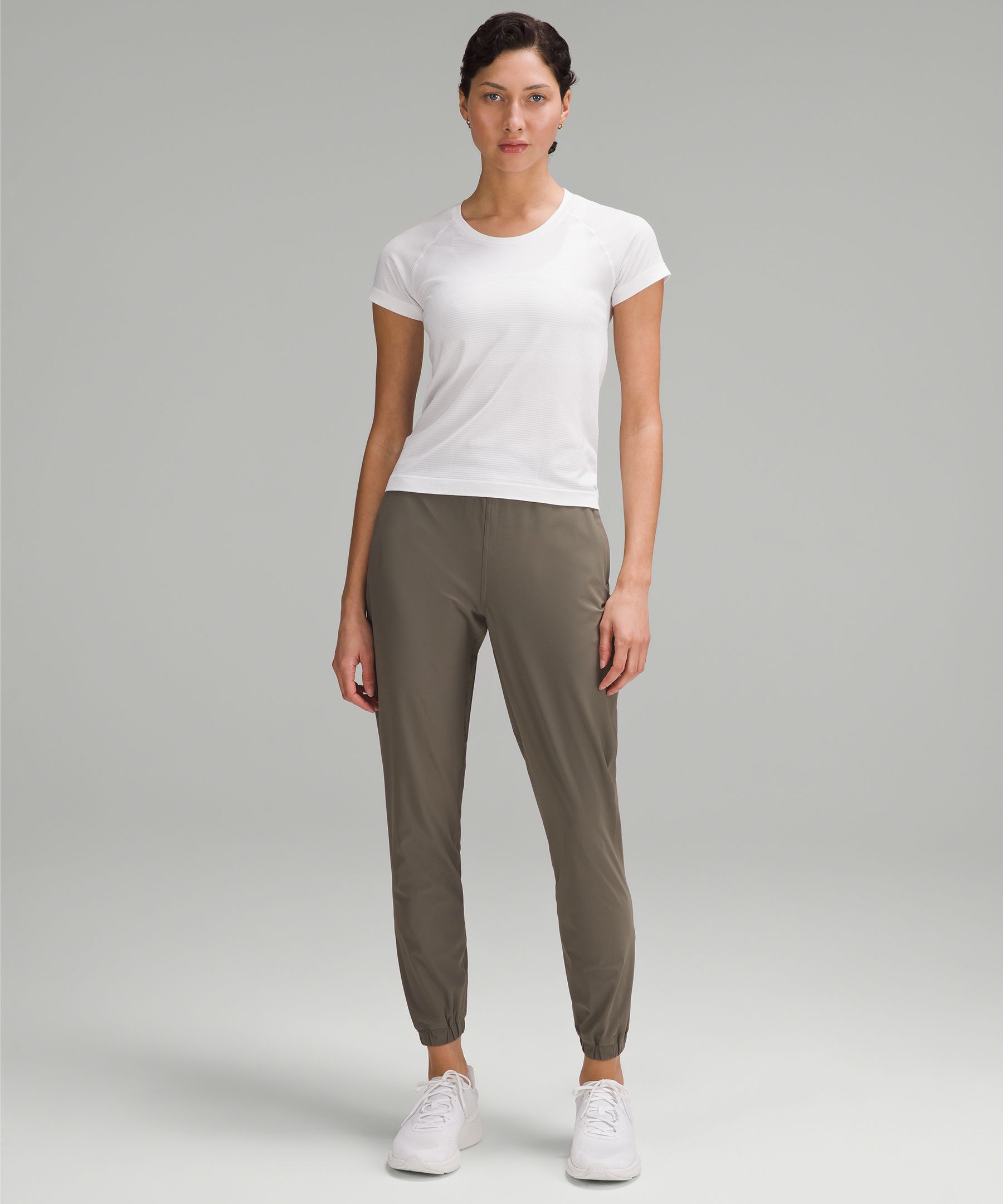 Lululemon Retreat Yourself Women's Gray Copped Pants Lounge Yoga Size 4