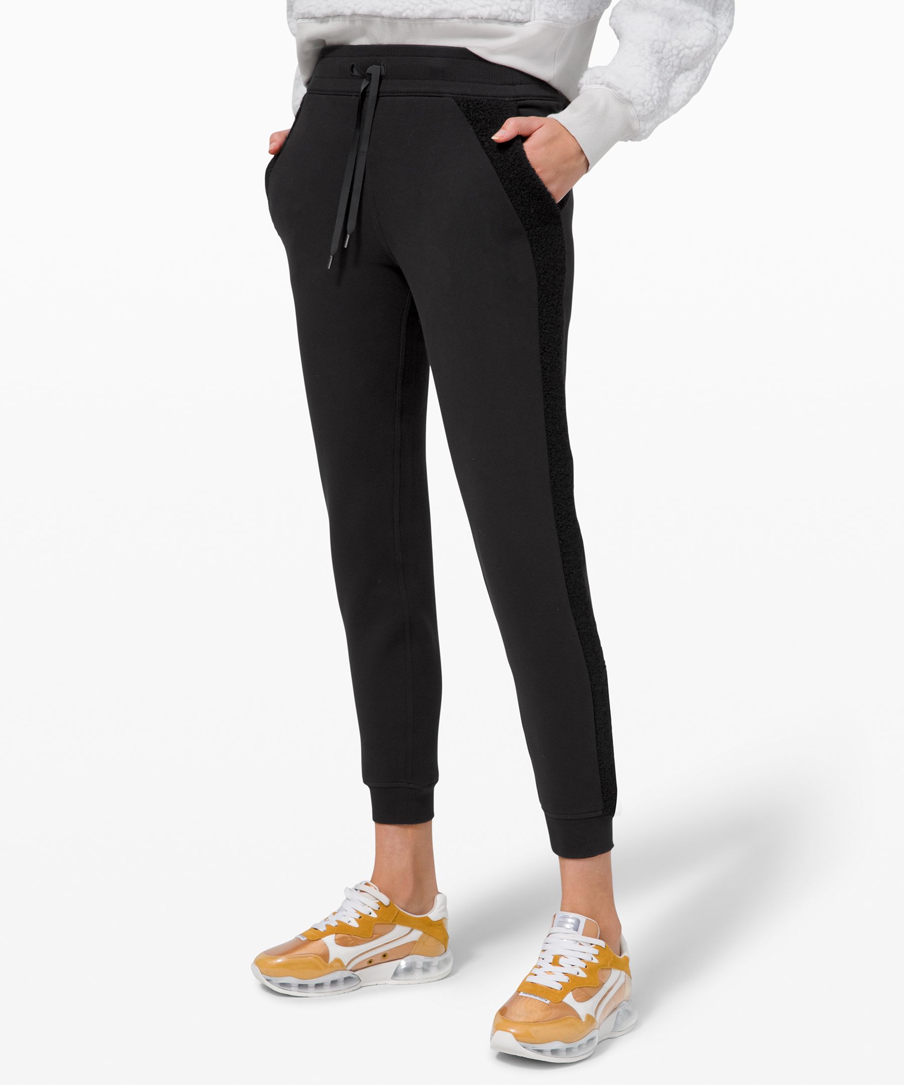 https://images.lululemon.com/is/image/lululemon/LW5CVQS_0001_1?size=1600,1600