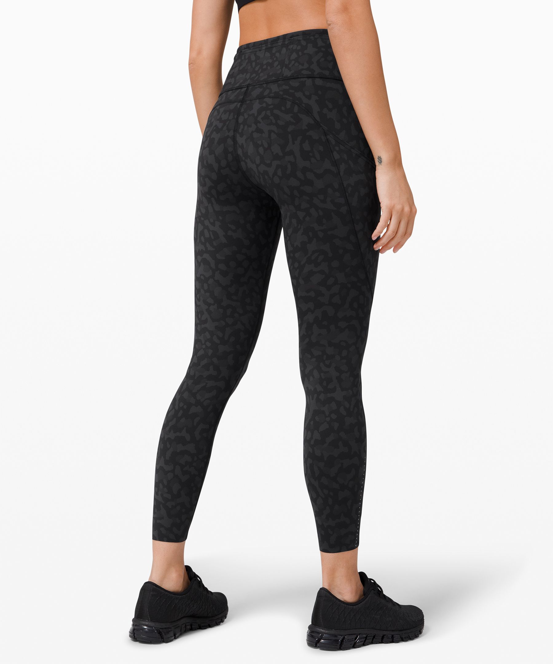 Asia Fit Align HR pant sizing comparison (size L vs sizes 6 & 8