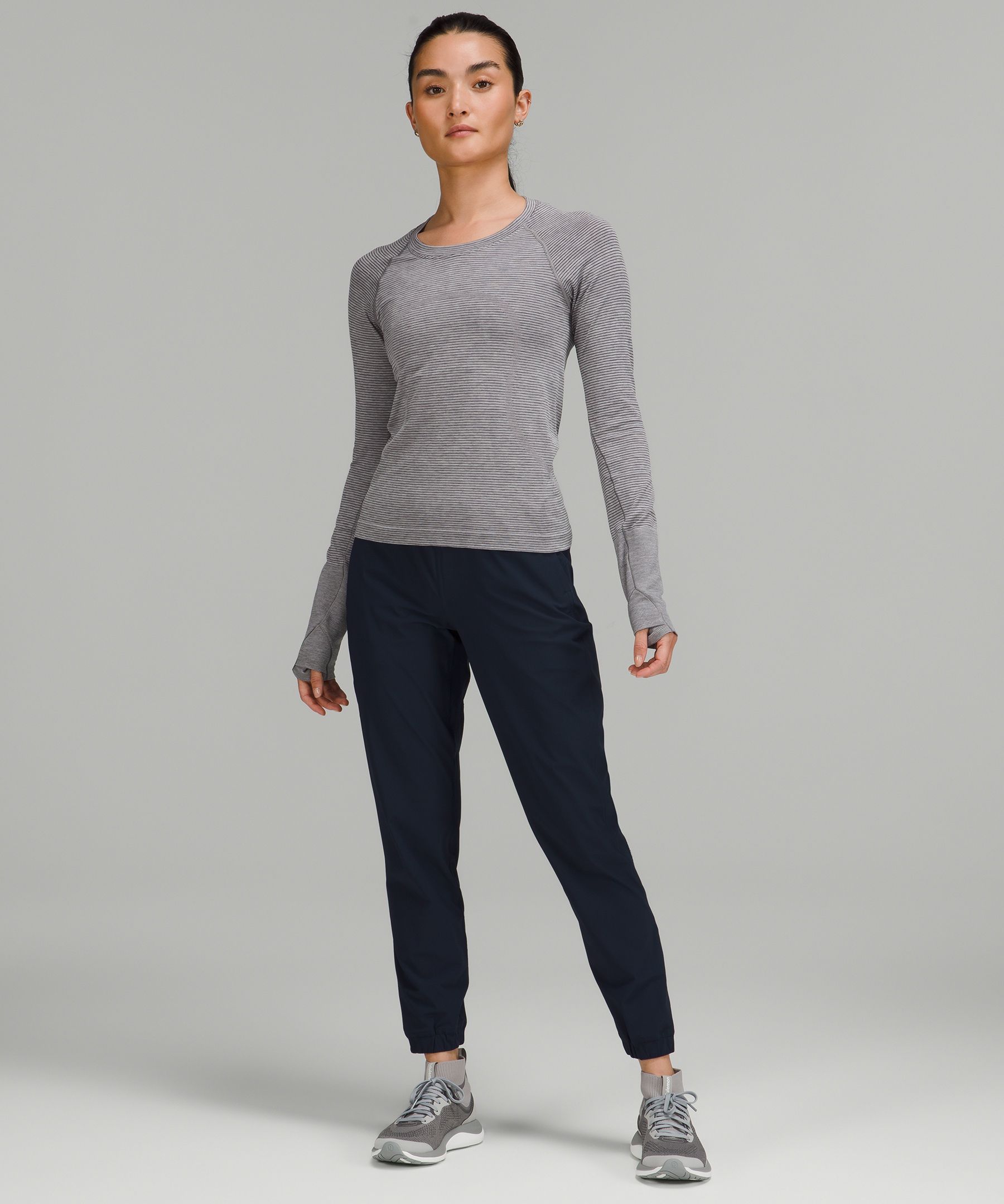 https://images.lululemon.com/is/image/lululemon/LW5DFXA_031382_2?size=800,800