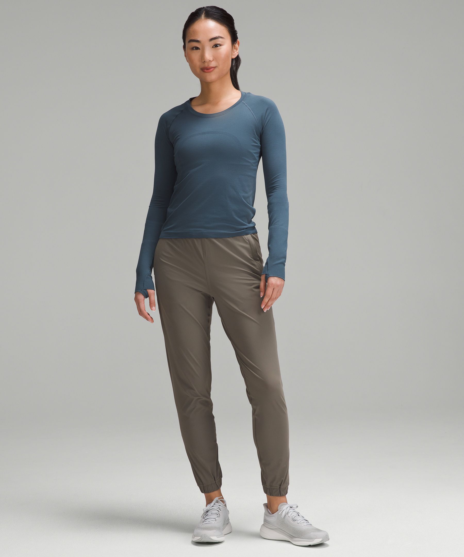 https://images.lululemon.com/is/image/lululemon/LW5DFXA_046696_2?size=800,800