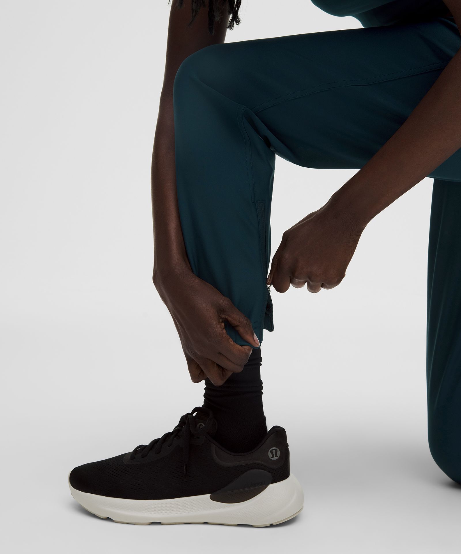 Женские флисовые джоггеры Lululemon Adapted State с высокой посадкой — фото 7