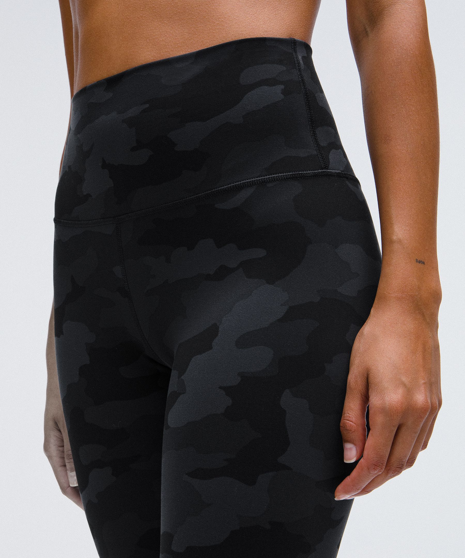 LULULEMON WUNDER UNDER CROP SAVASANA CAMO BLACK SOOT BLACK SIZE 6