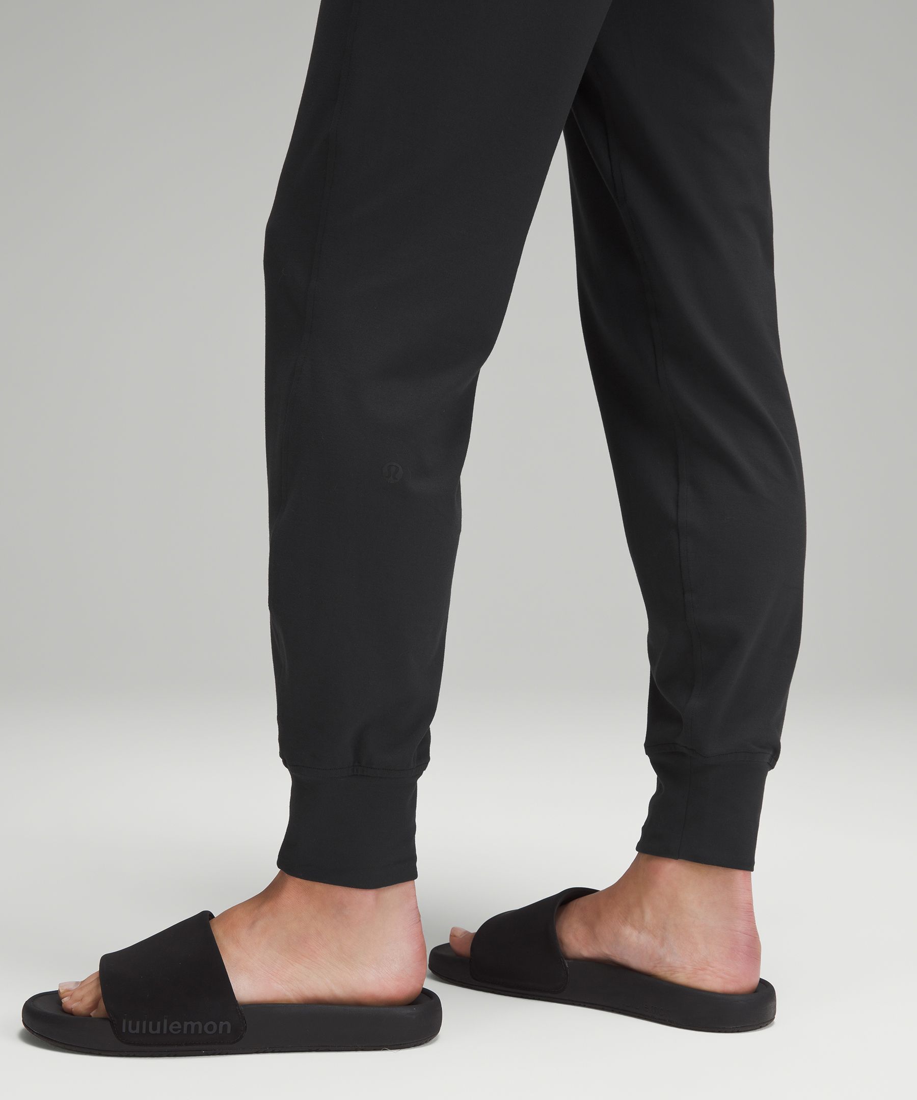 Ready to Rulu high-rise jogger length comparisons: cropped vs 7/8 vs  full-length. For reference, these are size 8 and I'm 5'3”. Thoughts in  comments! : r/lululemon