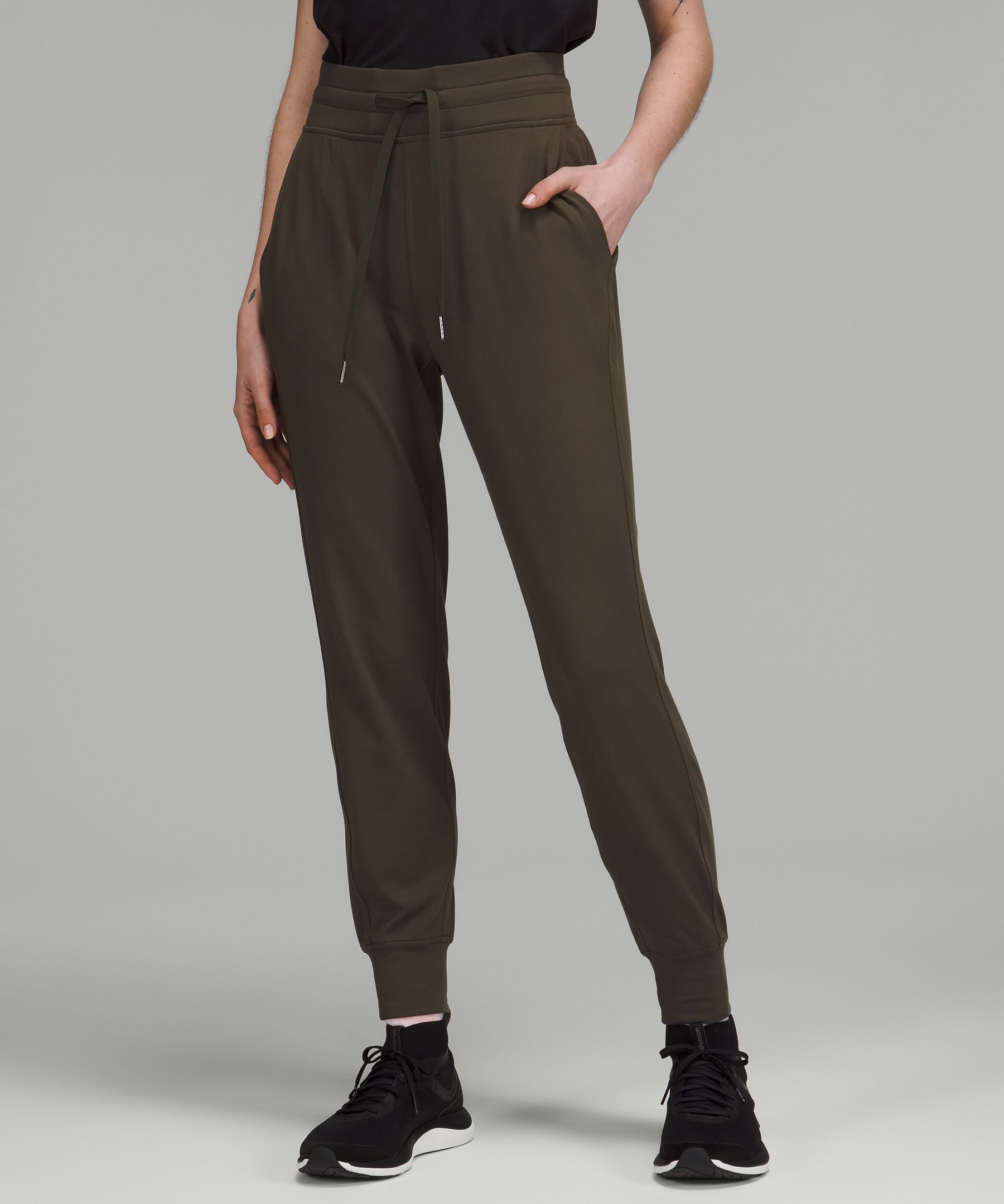 slim womens joggers