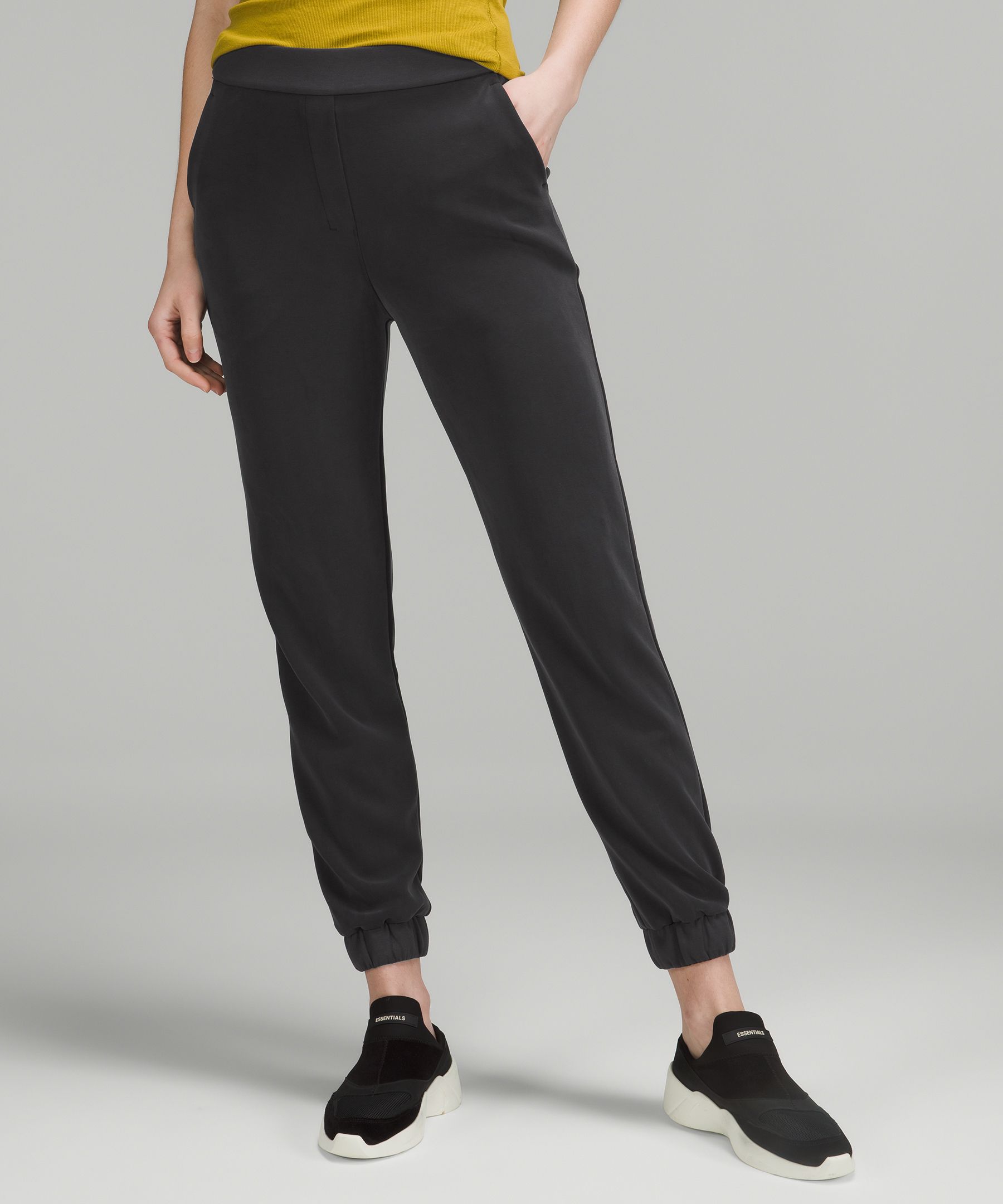 Softstreme Relaxed High-Rise Pant, Trousers