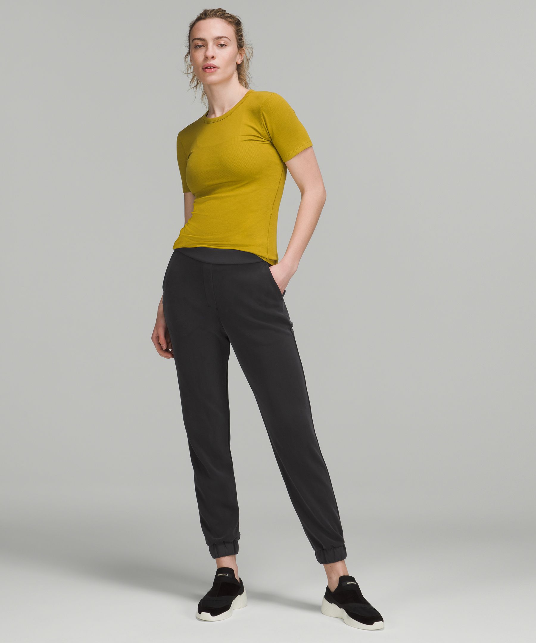 Sizing on the softstreme relaxed HR pant : r/lululemon