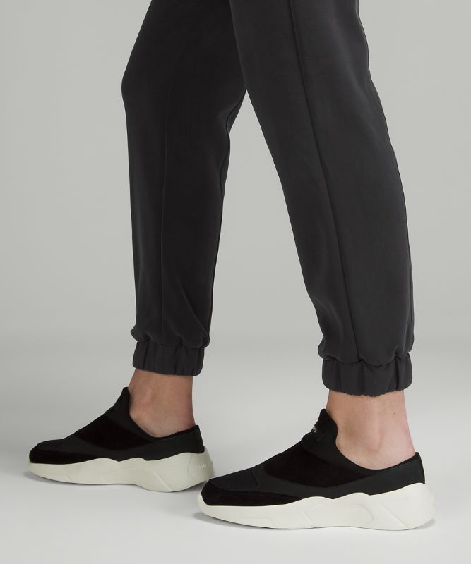 Softstreme Relaxed High-Rise Pant