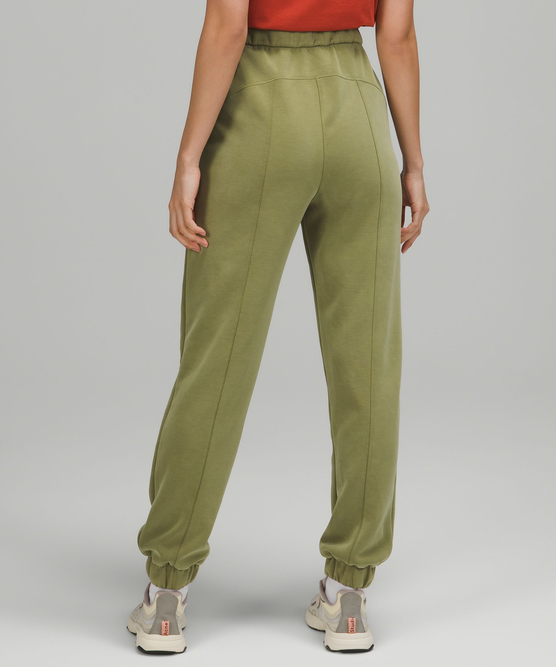 Softstreme Relaxed High-Rise Pant