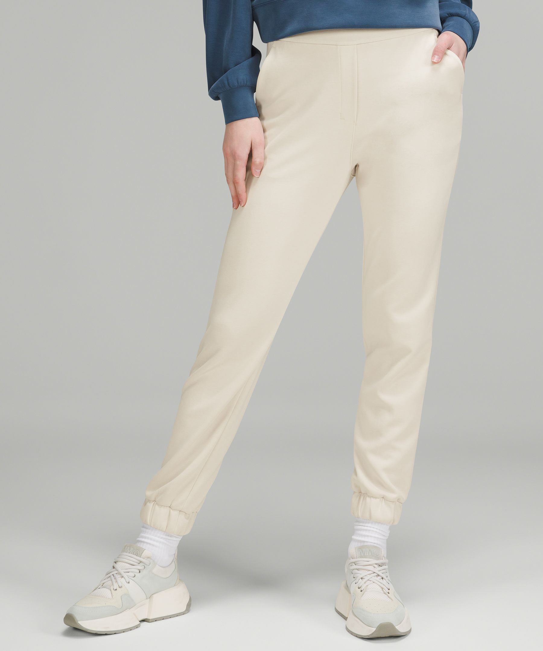 Softstreme Relaxed High-Rise Pant, Trousers