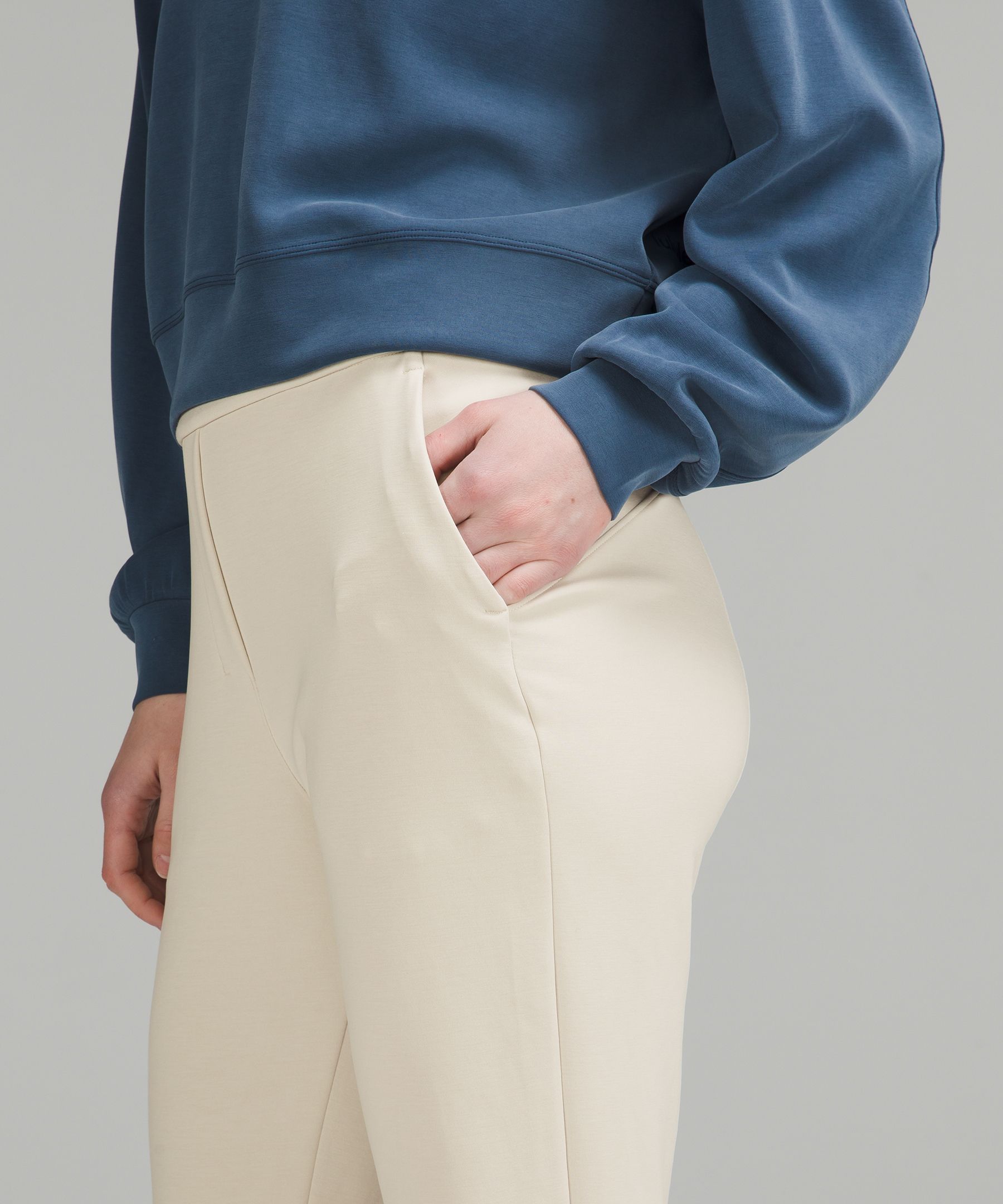 Sizing on the softstreme relaxed HR pant : r/lululemon