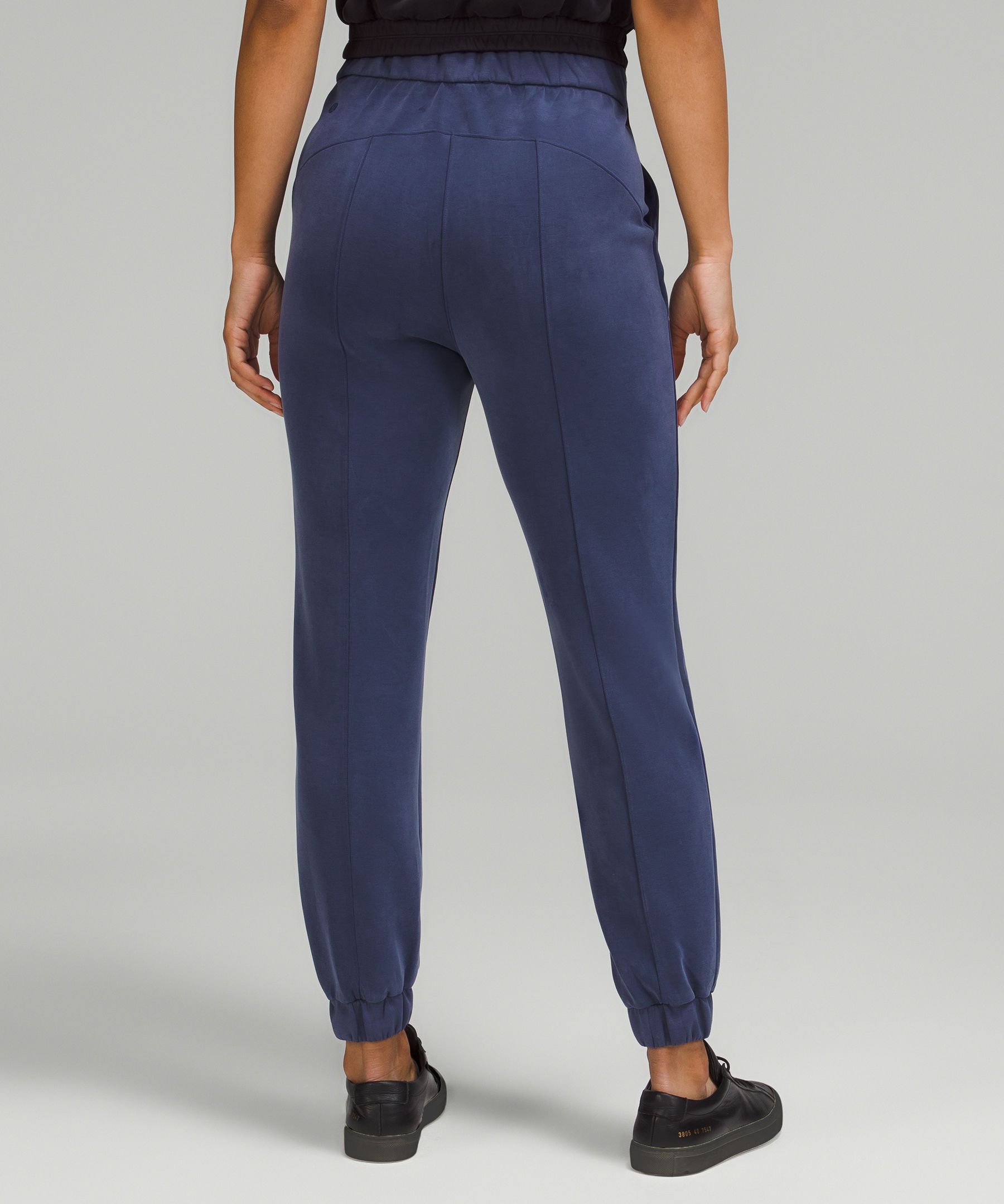 Softstreme Relaxed High-Rise Pant