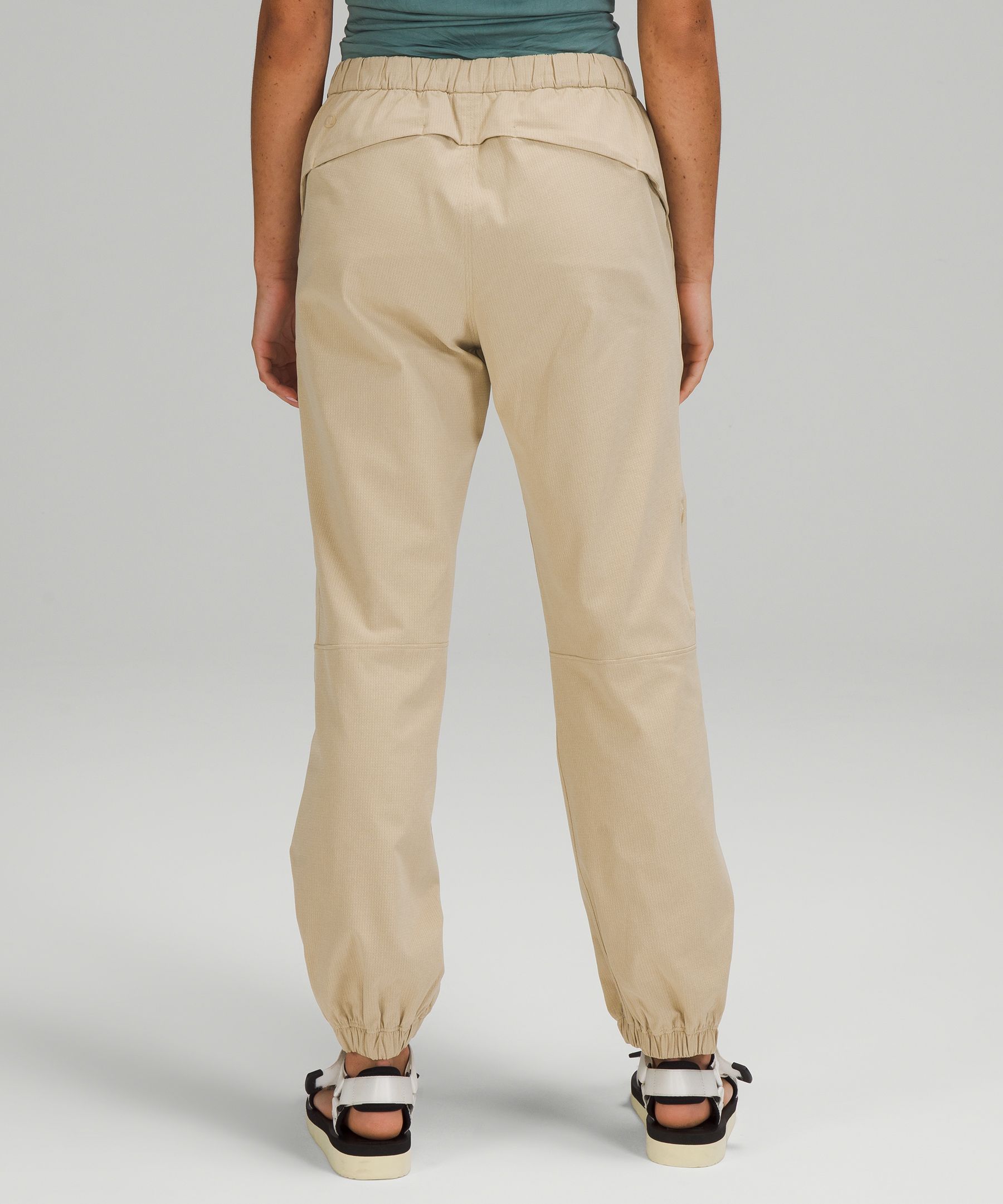 Essential affinity best sale mid rise jogger