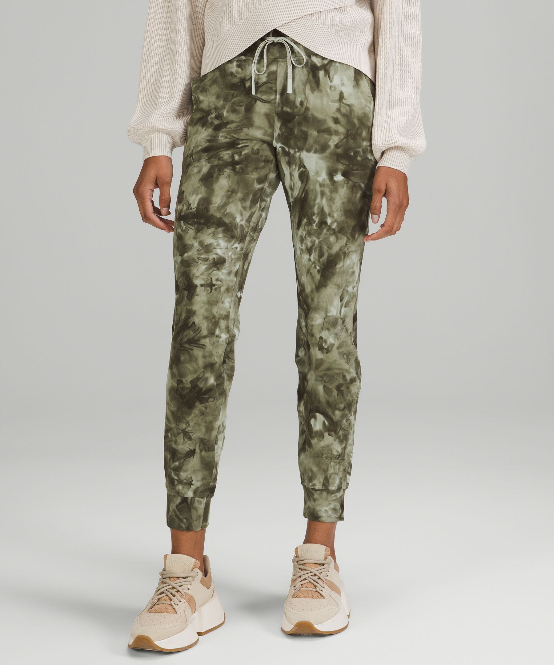 Today's outfit feat. The Ready To Rulu Joggers in incognito Camo