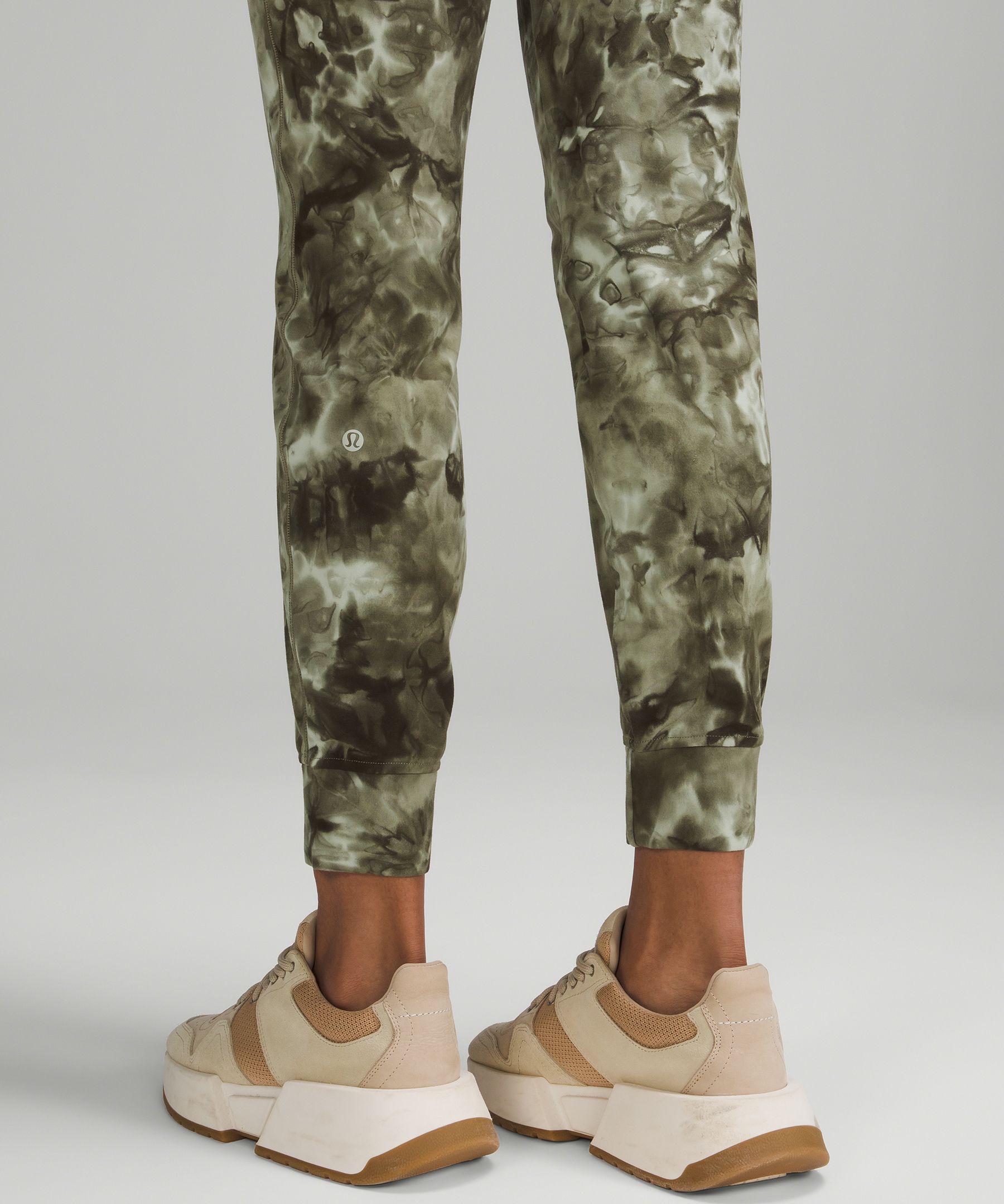 Today's outfit feat. The Ready To Rulu Joggers in incognito Camo