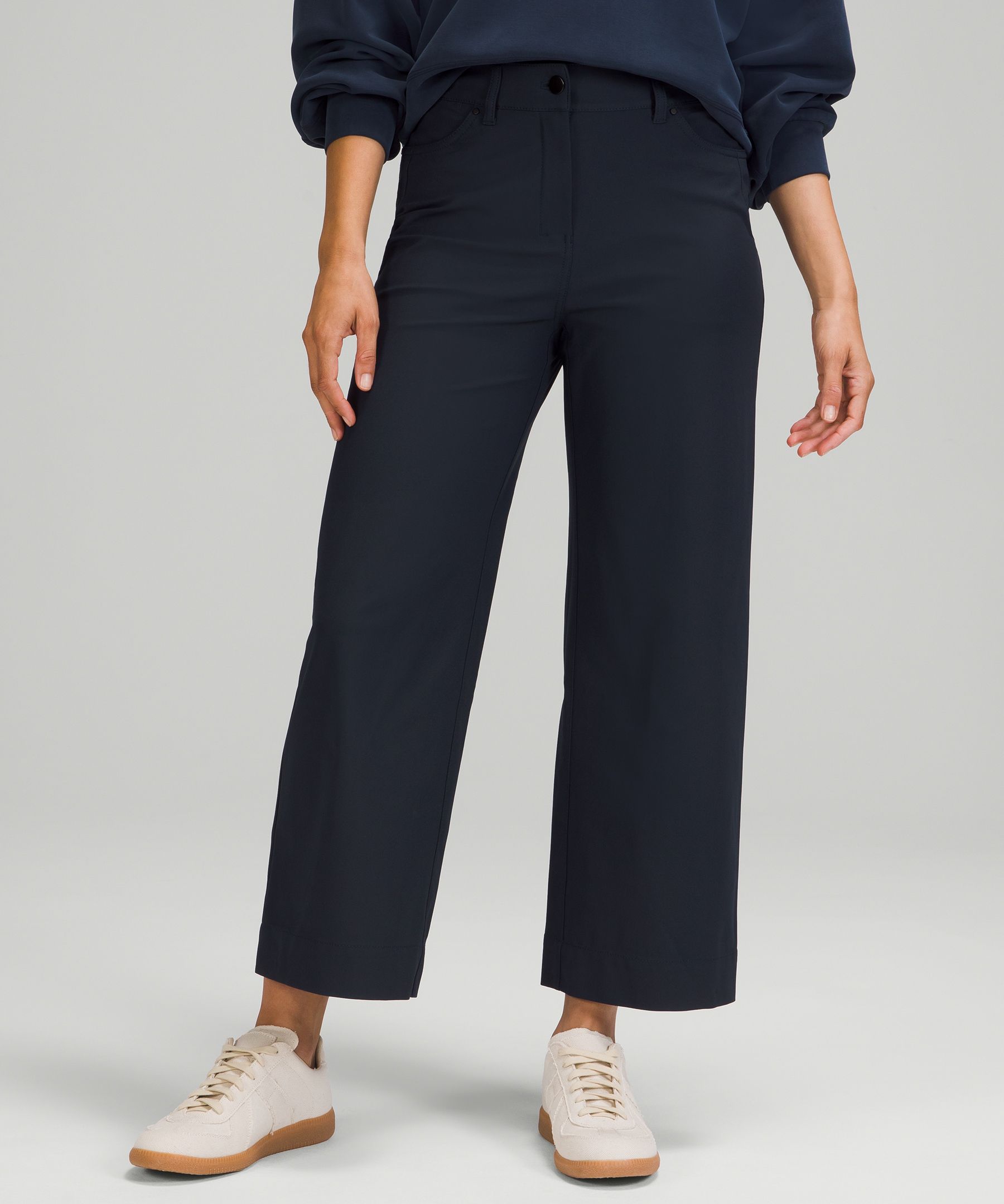LOVE green jasper! these are the new city sleek wide leg pant (wearing a  26, my normal jean size) : r/lululemon