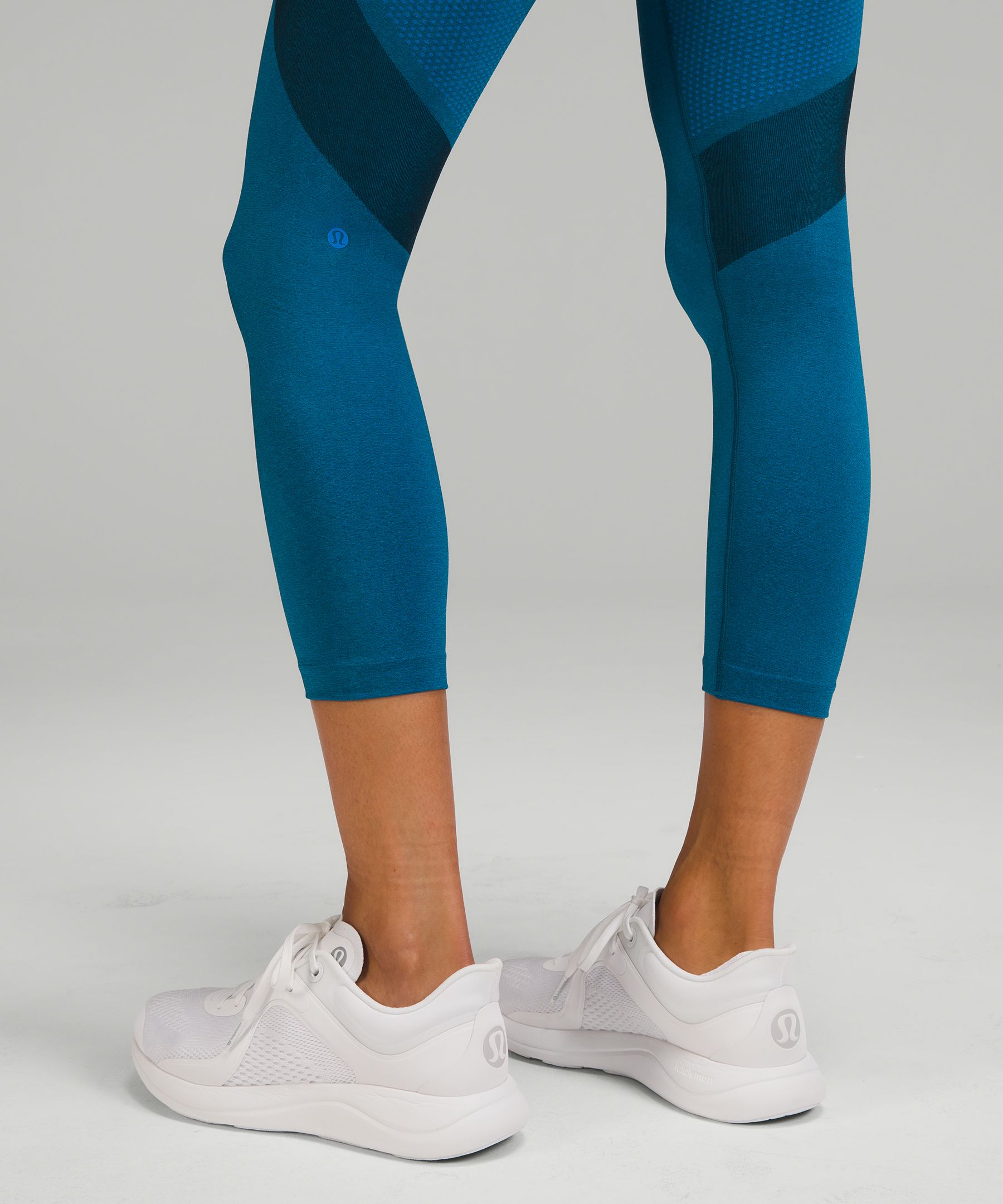 Lululemon Mesh/Criss-Cross Detail Yoga Pants (25” / Size 6) in