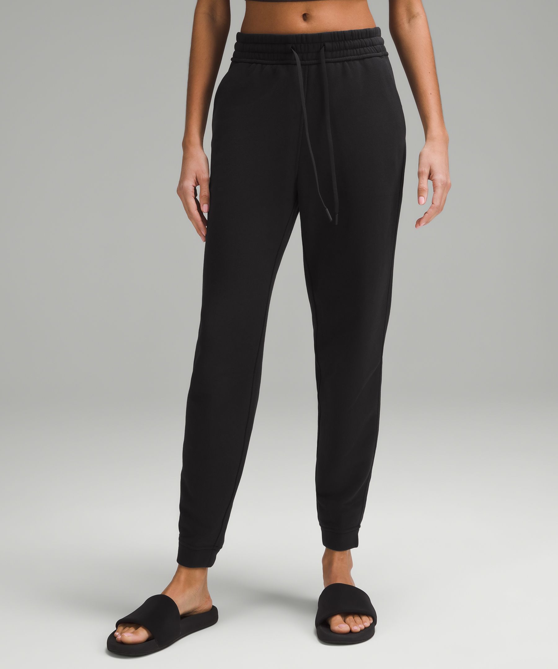 Lululemon stretch high-rise jogger size 4 black BNWT, Men's Fashion,  Bottoms, Joggers on Carousell