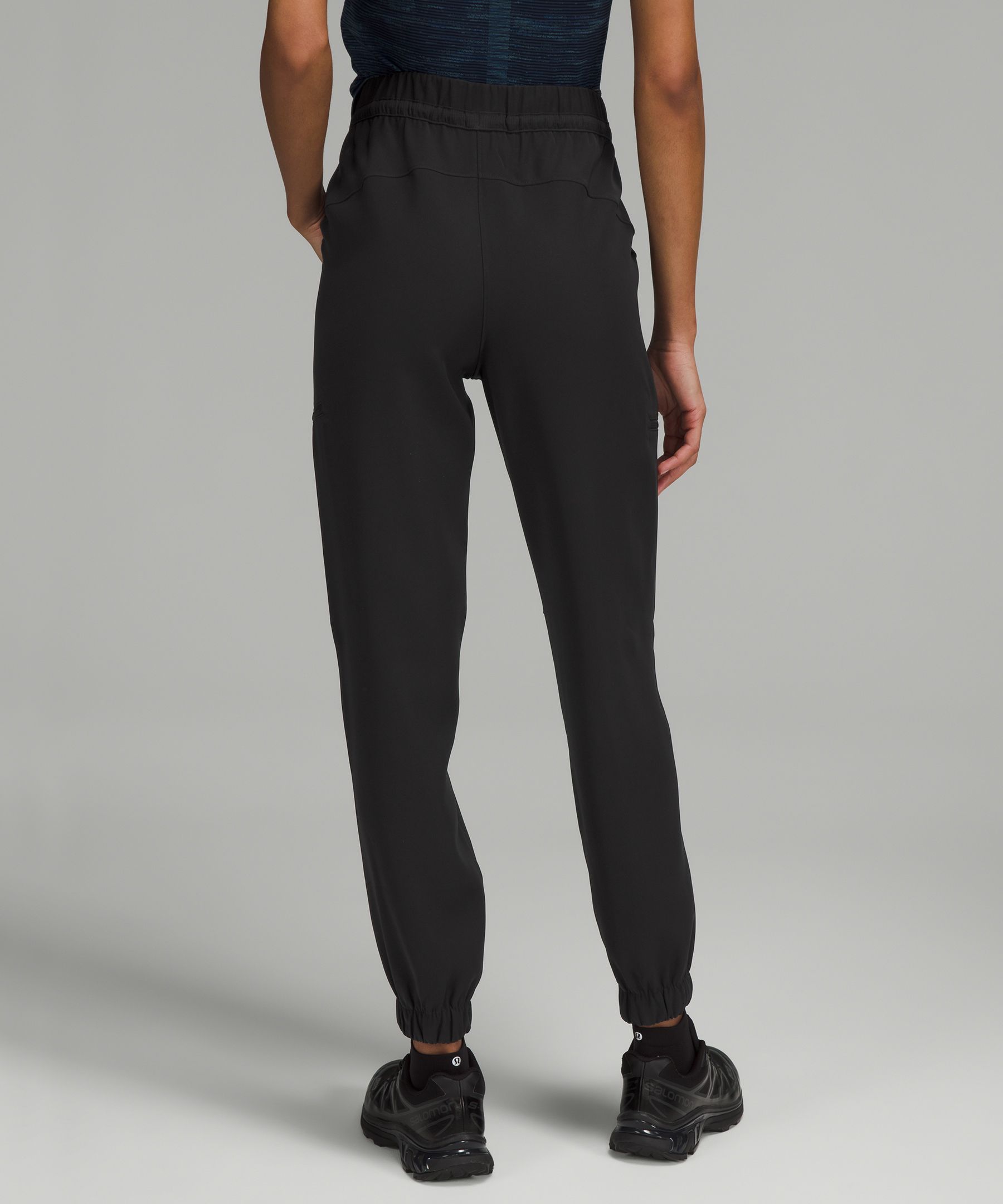 Relaxed Mid-Rise Cargo Pant