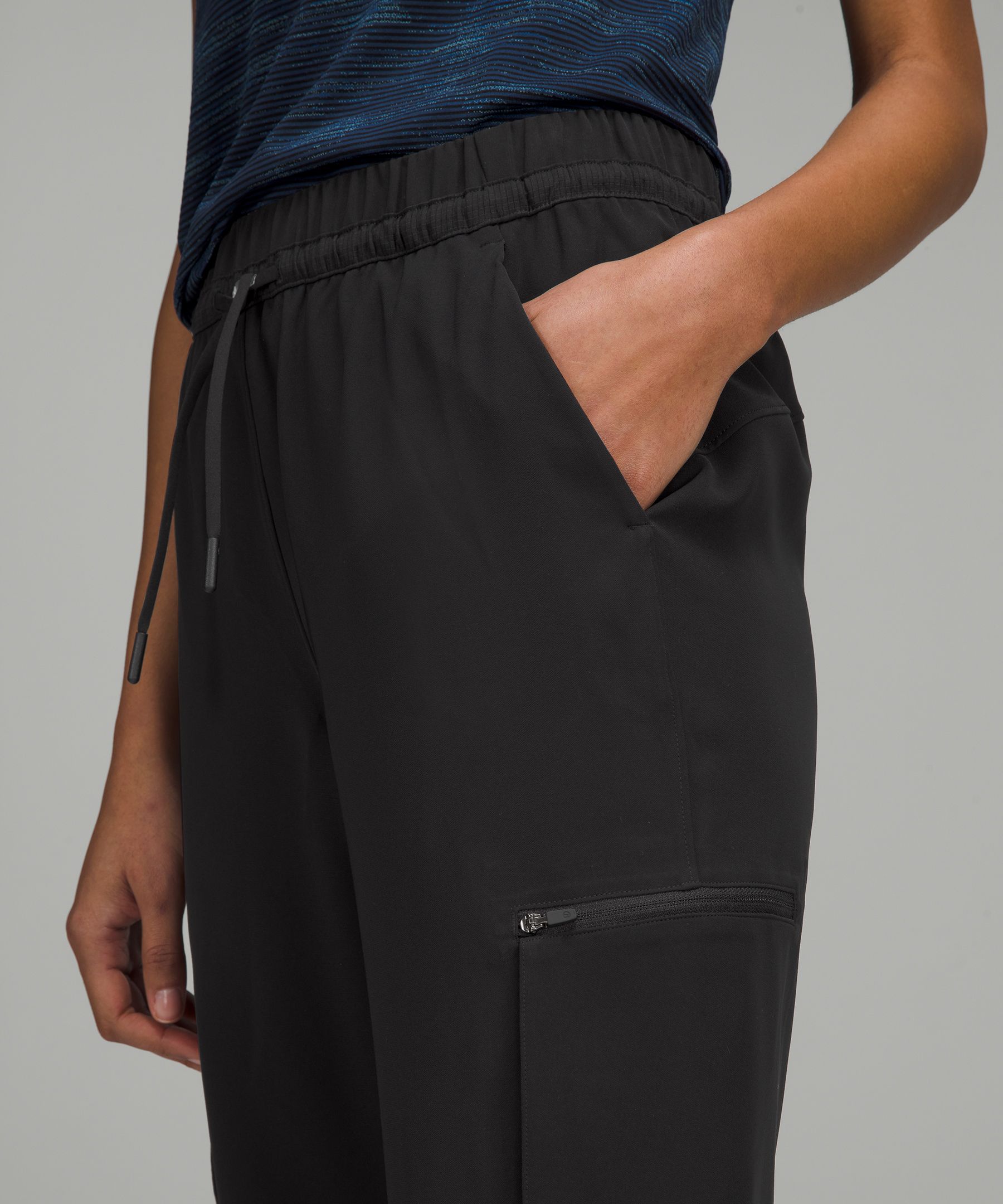 Relaxed Mid-Rise Cargo Pant