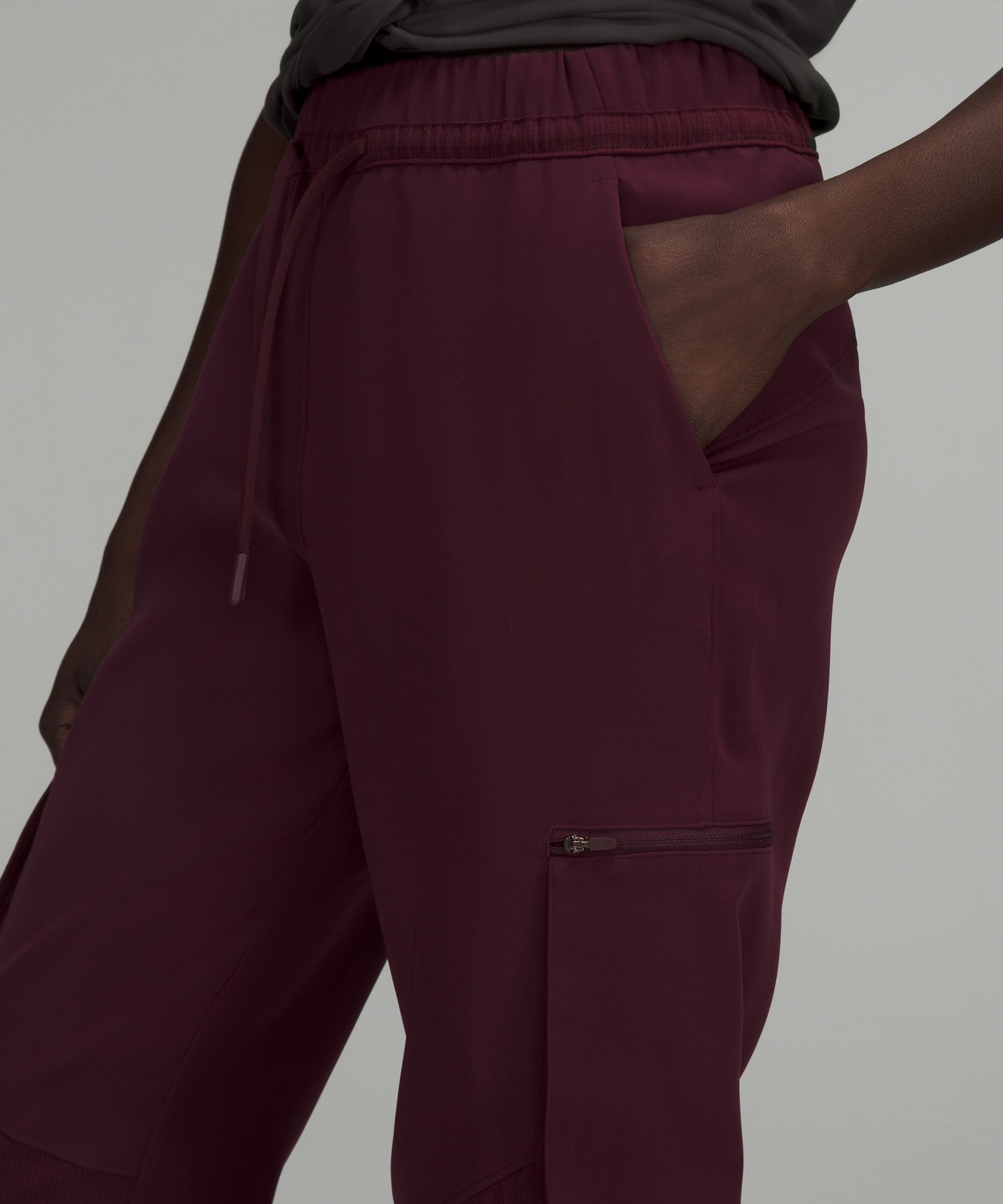 Relaxed Mid-Rise Cargo Pant