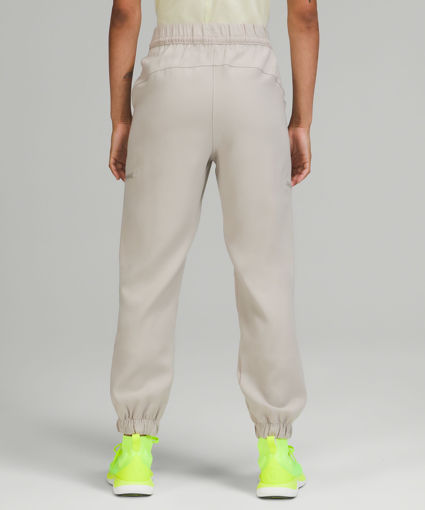 Relaxed Mid-Rise Cargo Pant